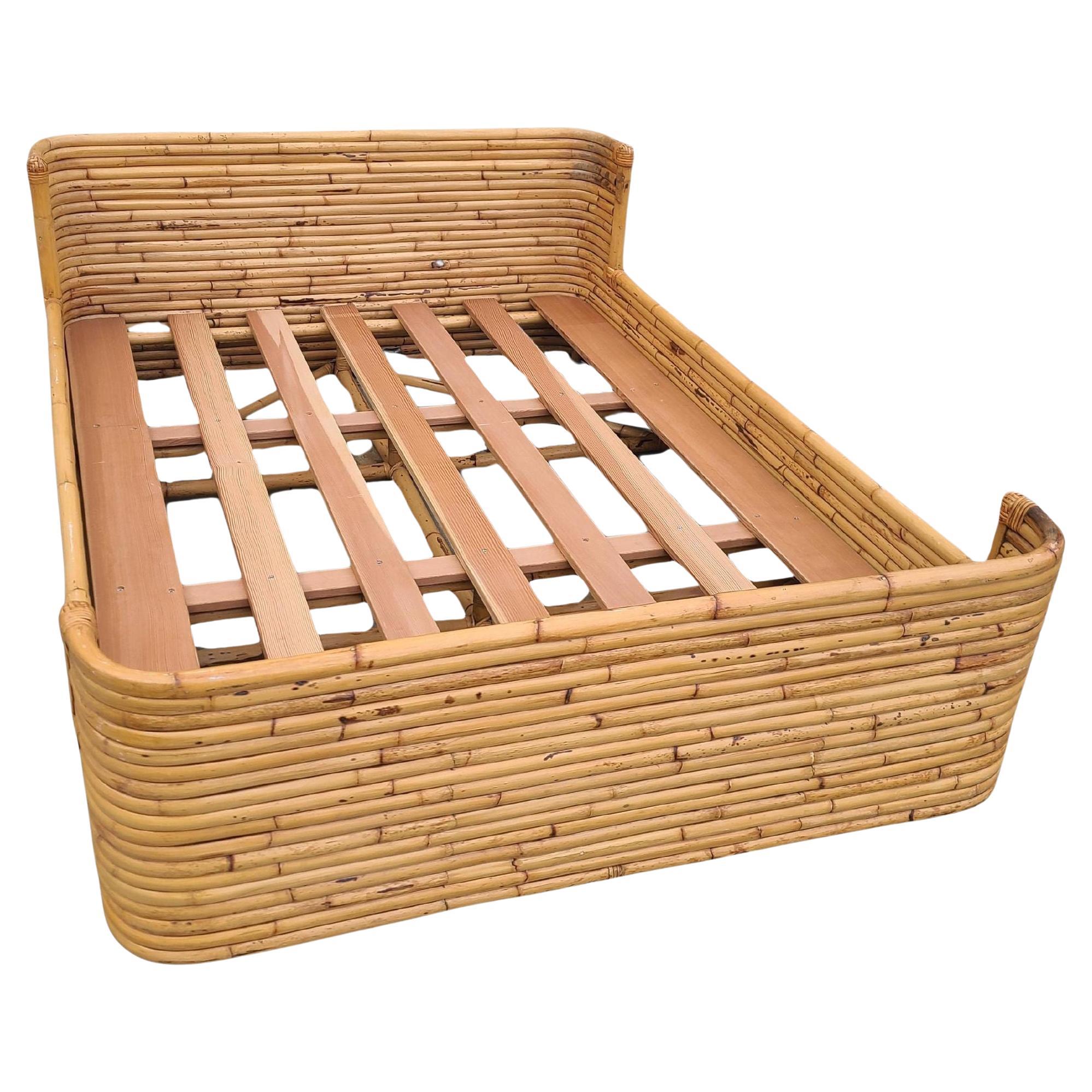 Vintage-Bettrahmen aus gestapeltem Rattan in voller Größe von Seven Seas