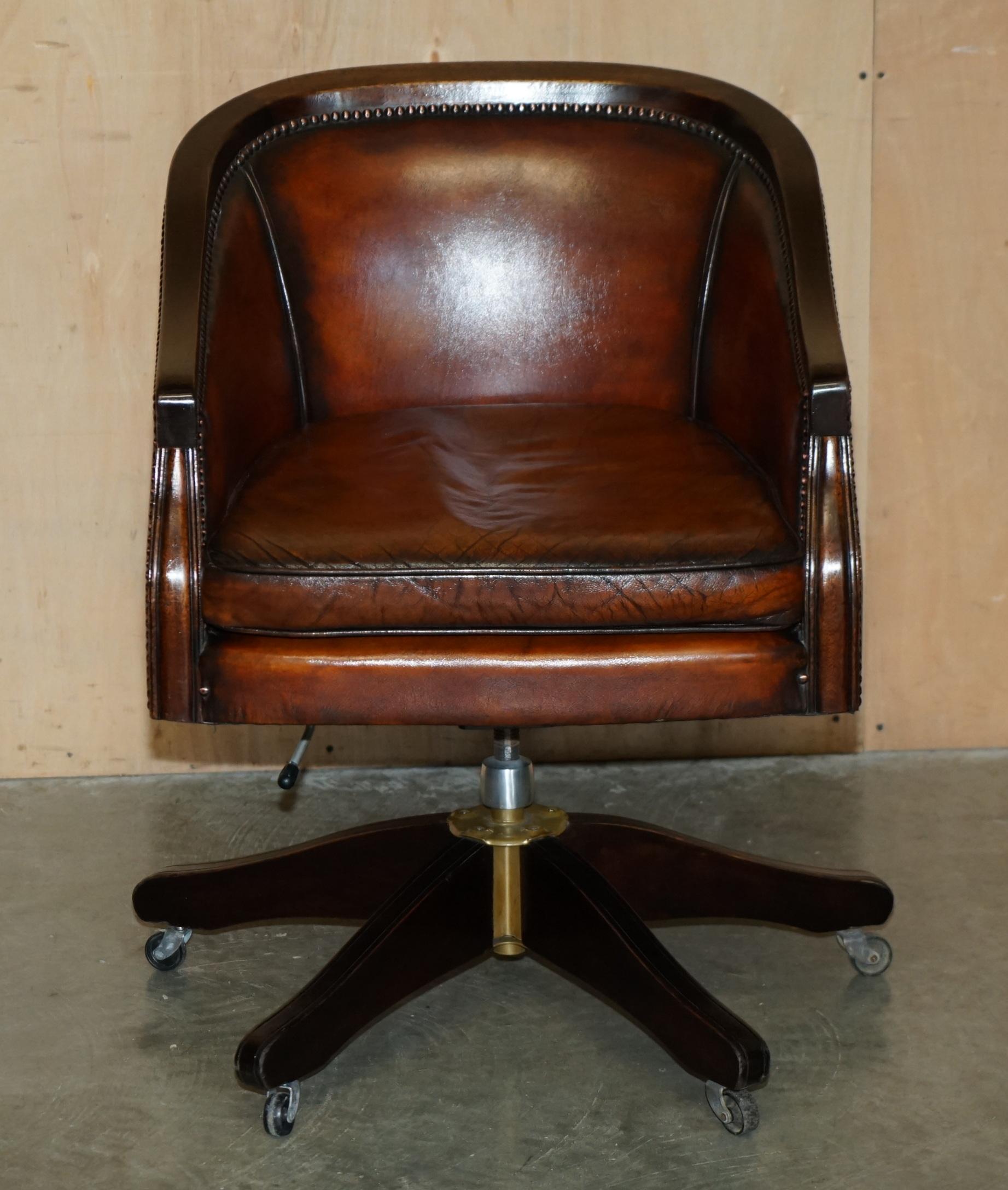 Casa Reale Antiquariato

Royal House Antiques è lieta di offrire in vendita questa deliziosa poltrona da capitano o da regista in pelle marrone Cigar, completamente restaurata e tinta a mano.

Le spese di spedizione indicate sono solo indicative e