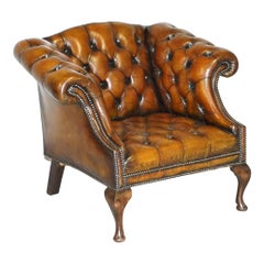 Fauteuil Club Chesterfield en cuir brun cigare:: entièrement restauré:: avec dossier bosselé
