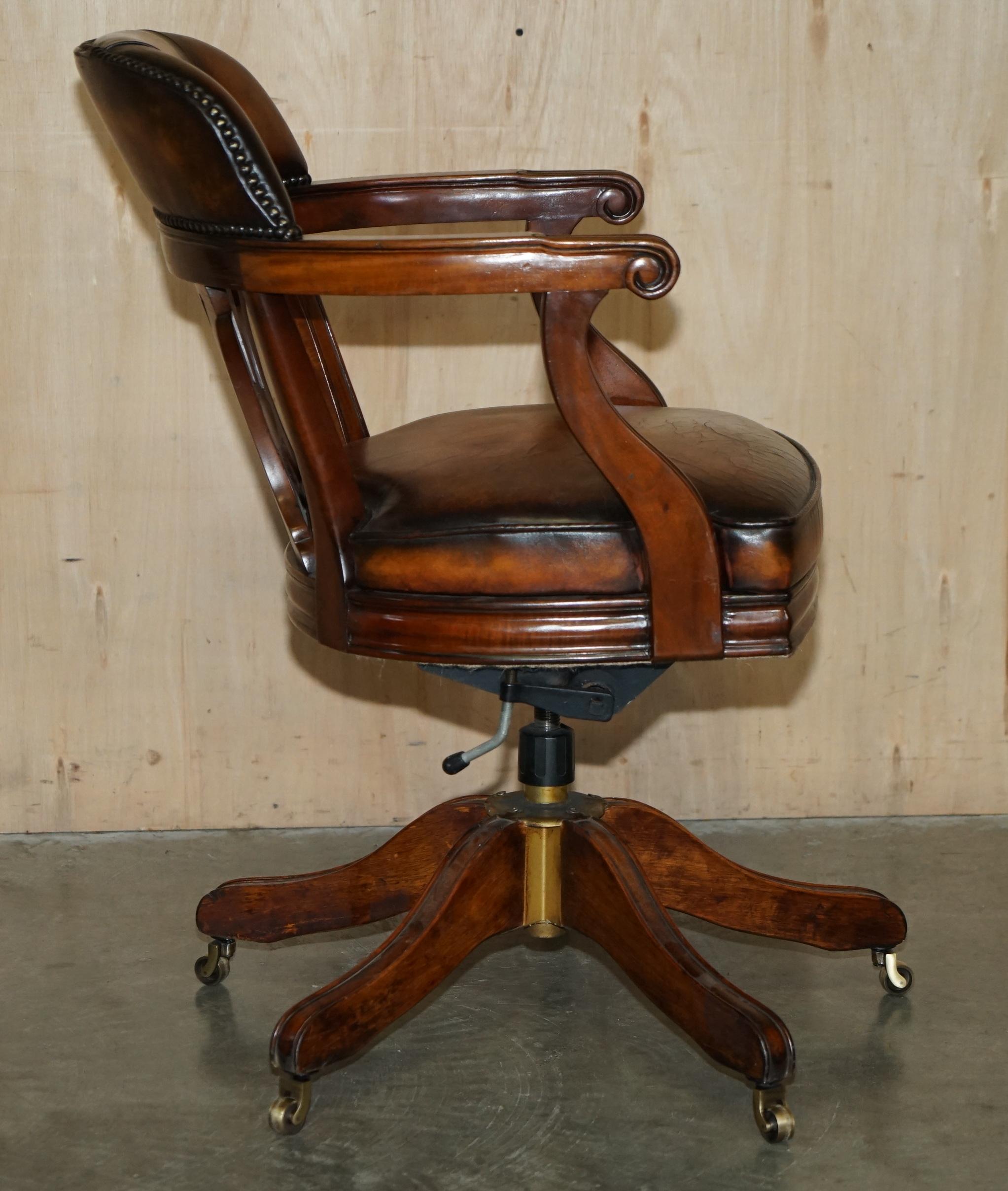 VINTAGE FULLY RESTORED DEEP CIGAR BROWN LEATHER SWiVEL CAPTAINS OFFICE CHAIR For Sale 4