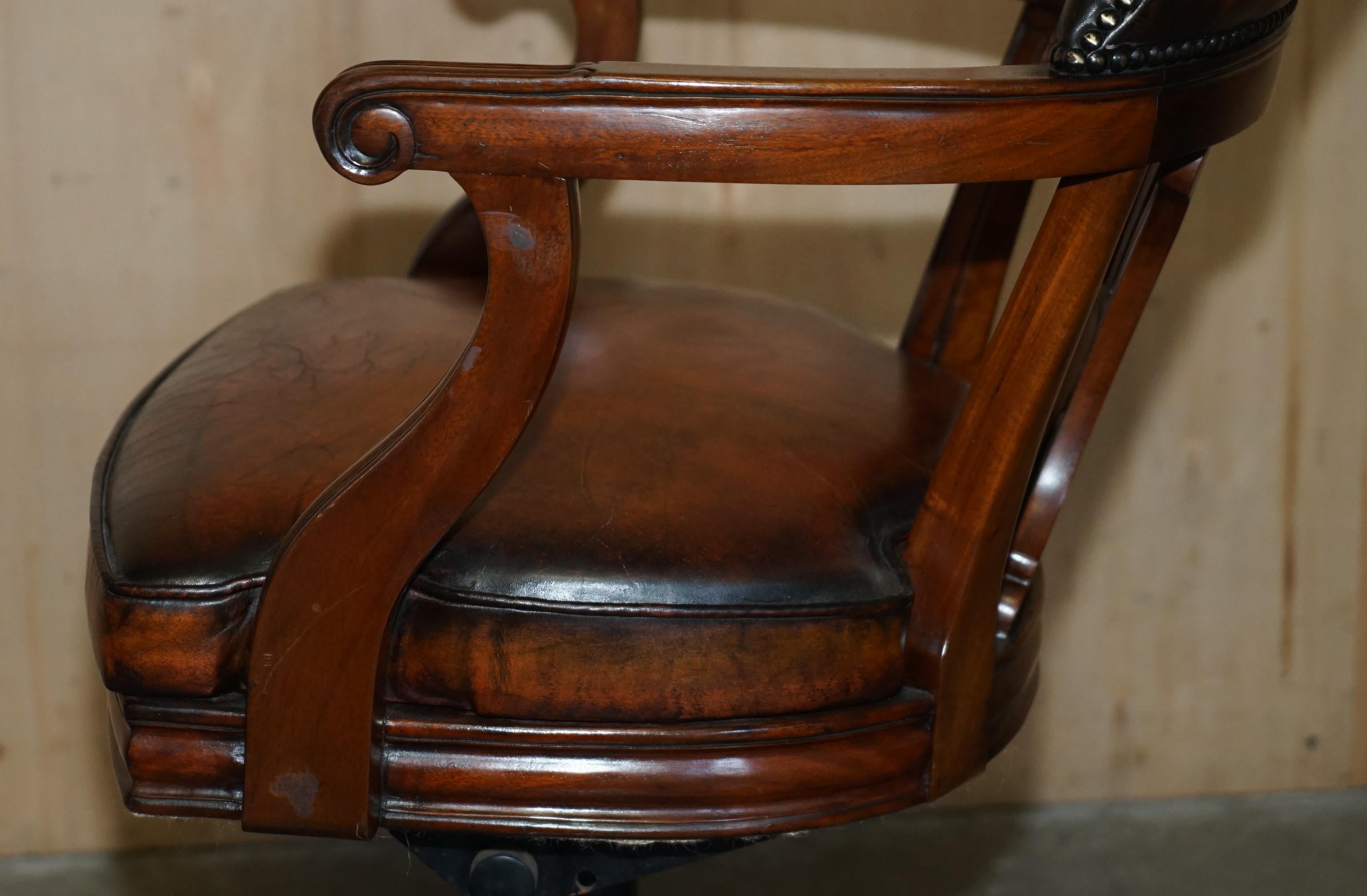 VINTAGE FULLY RESTORED DEEP CIGAR BROWN LEATHER SWiVEL CAPTAINS OFFICE CHAIR For Sale 9