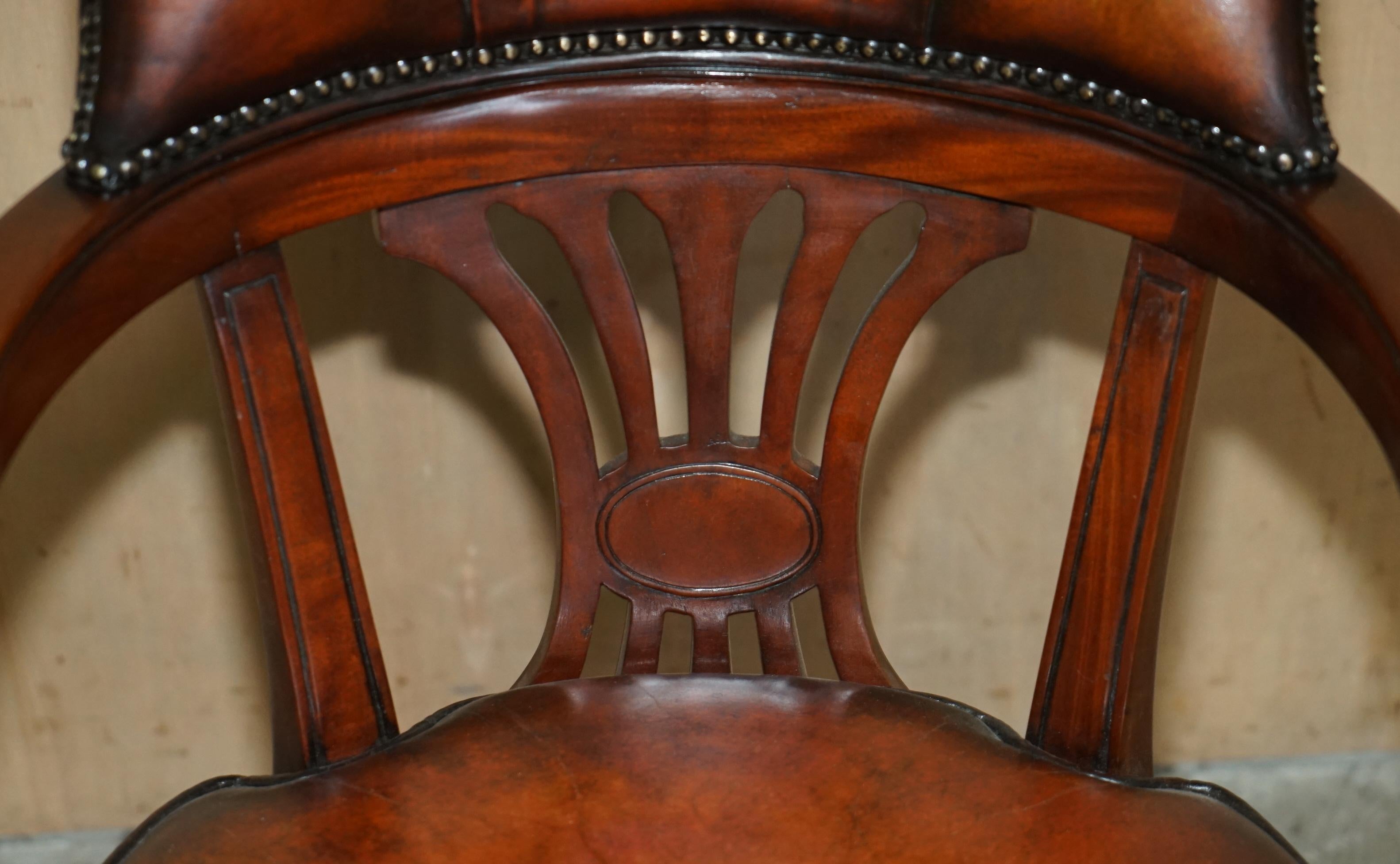 Hand-Crafted VINTAGE FULLY RESTORED DEEP CIGAR BROWN LEATHER SWiVEL CAPTAINS OFFICE CHAIR For Sale