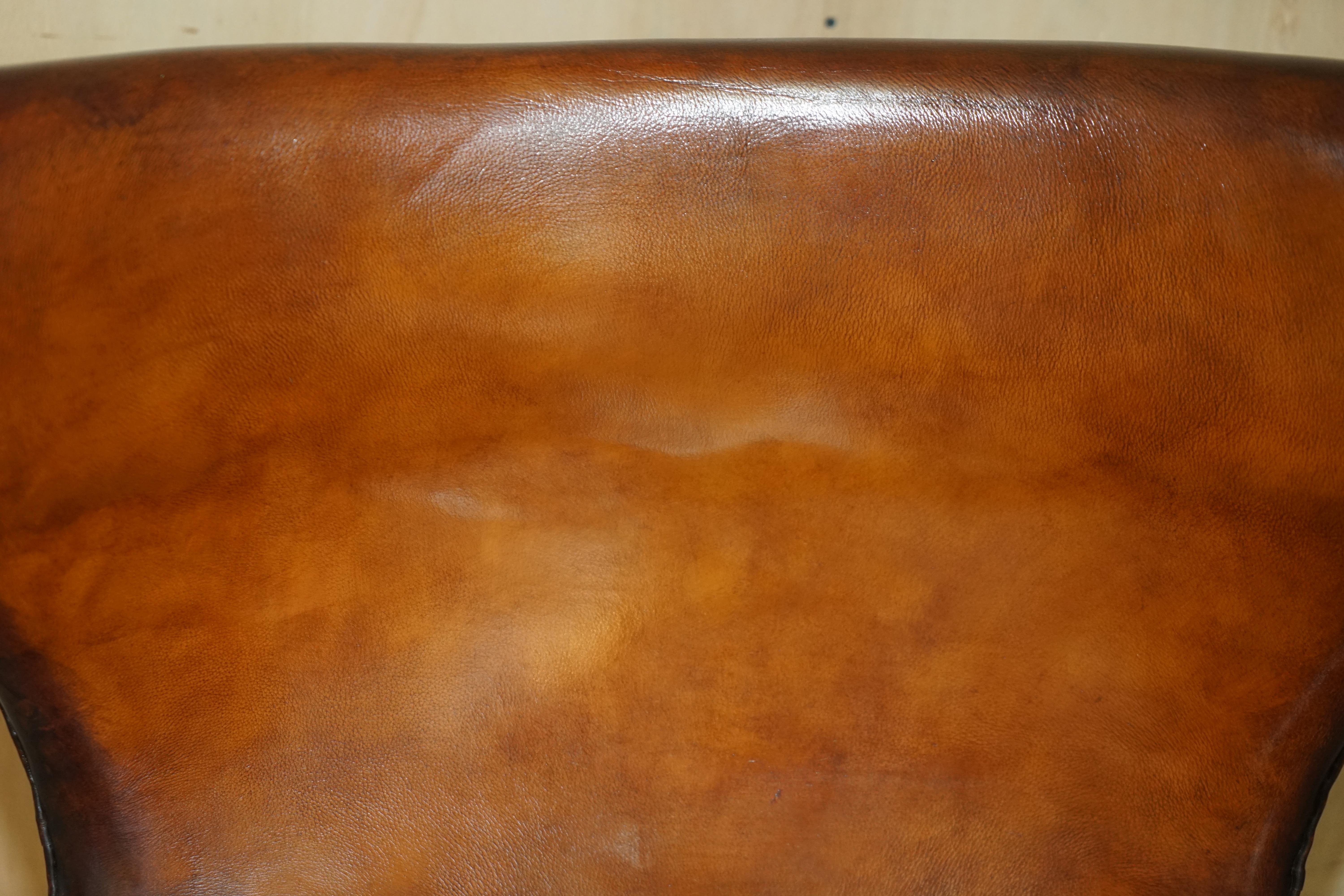 Cuir Chaise vintage entièrement restaurée de style Fritz Hansen en cuir Brown Whisky