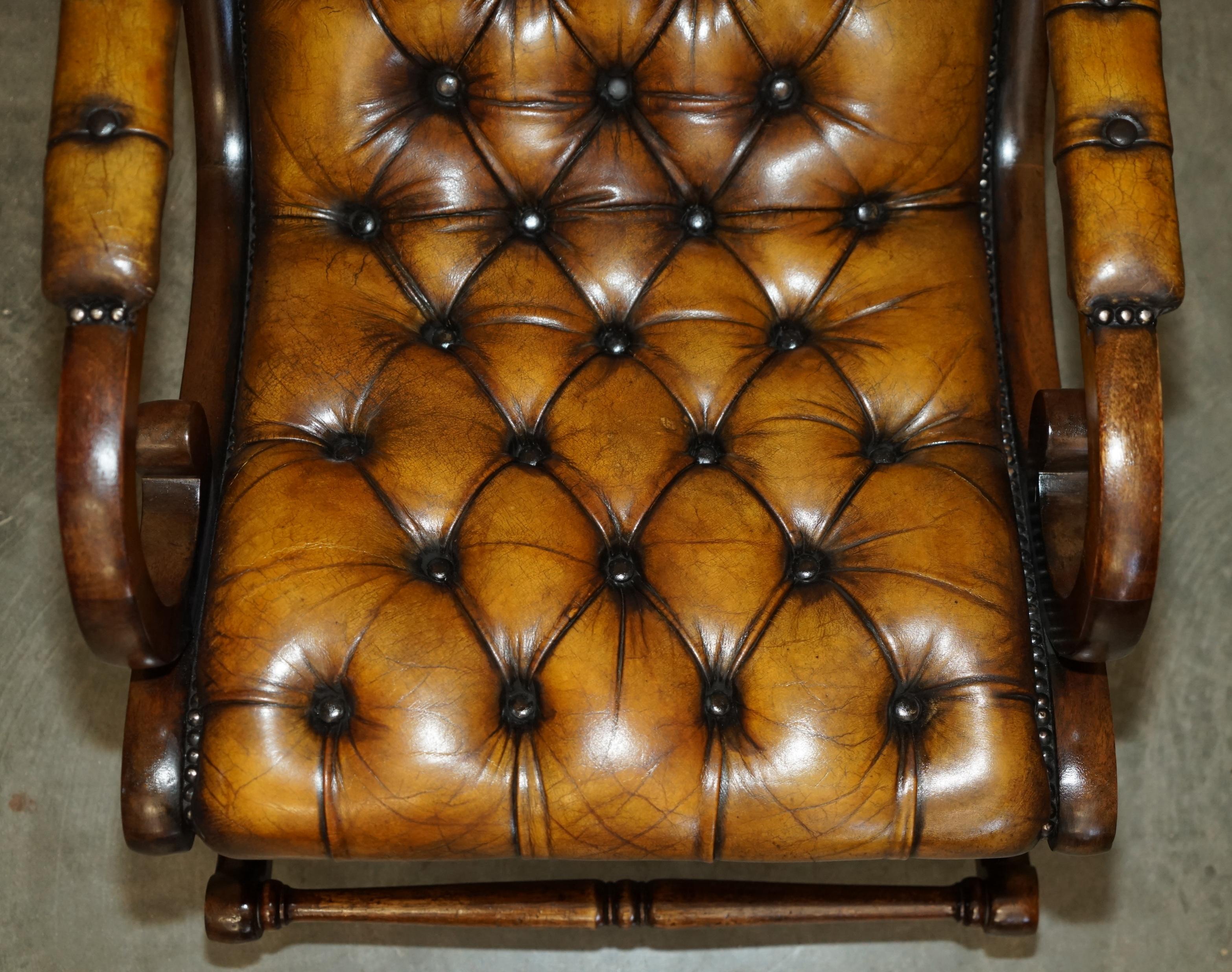 ViNTAGE FULLY RESTORED HAND DYED BROWN LEATHER CHESTERFIELD ROCKING ARMCHAIR For Sale 2