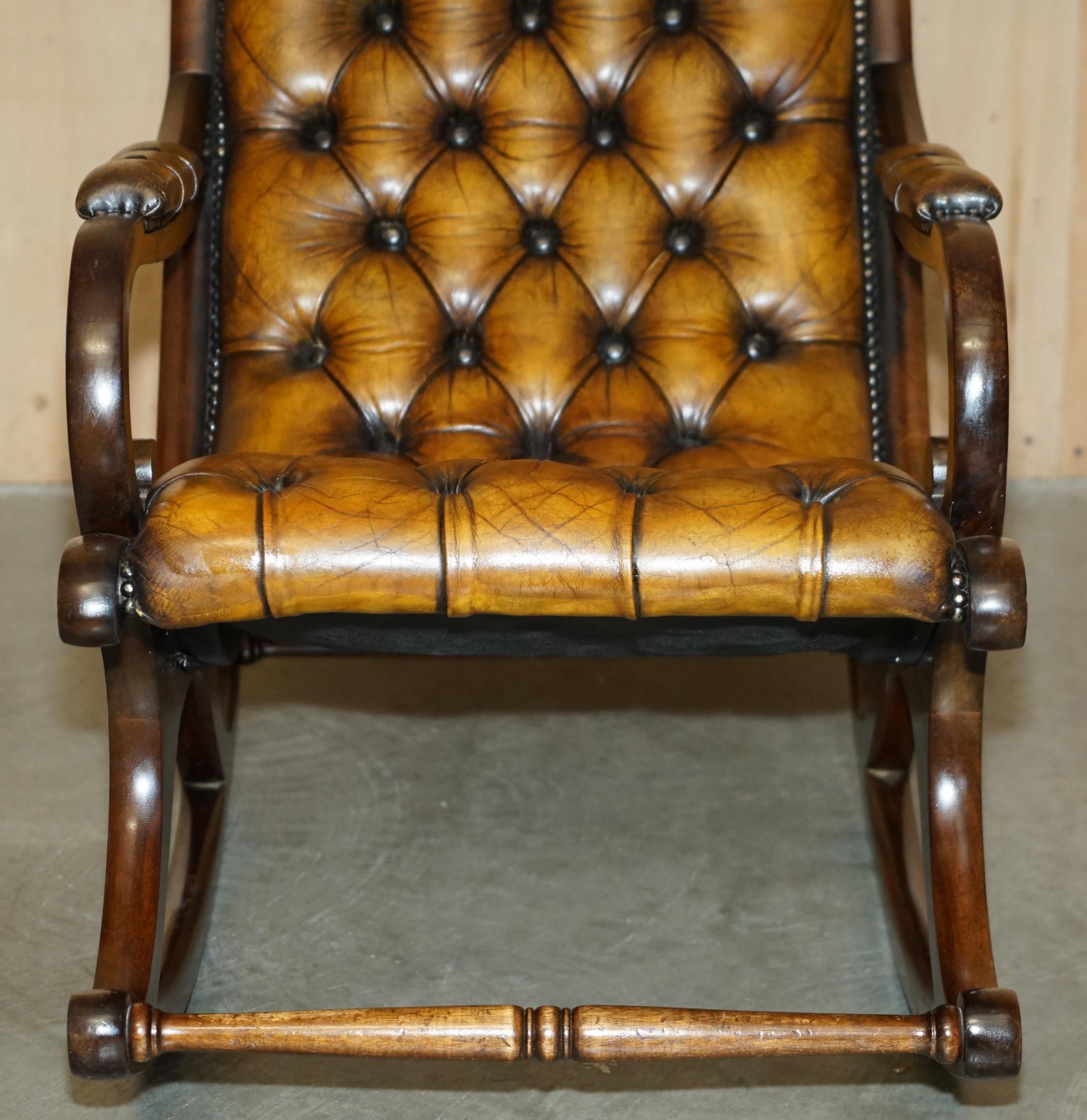 ViNTAGE FULLY RESTORED HAND DYED BROWN LEATHER CHESTERFIELD ROCKING ARMCHAIR For Sale 3