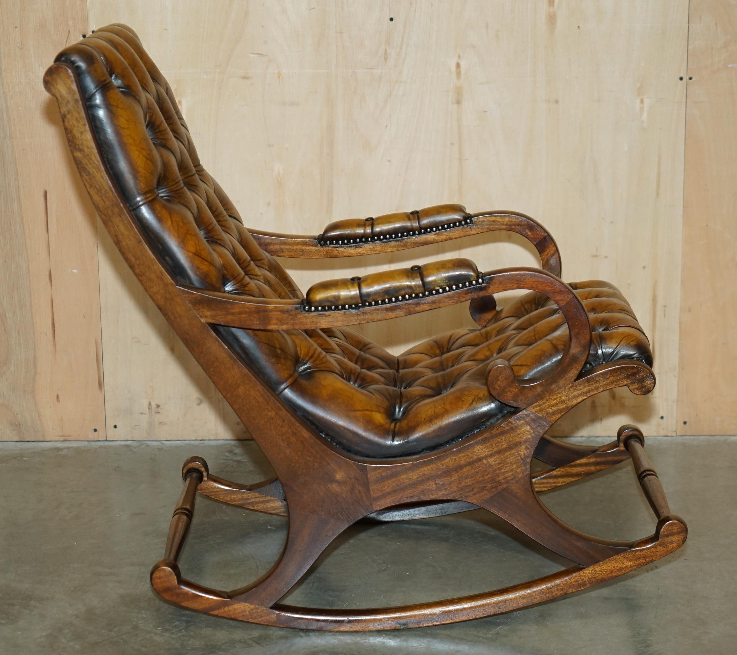 ViNTAGE FULLY RESTORED HAND DYED BROWN LEATHER CHESTERFIELD ROCKING ARMCHAIR For Sale 6