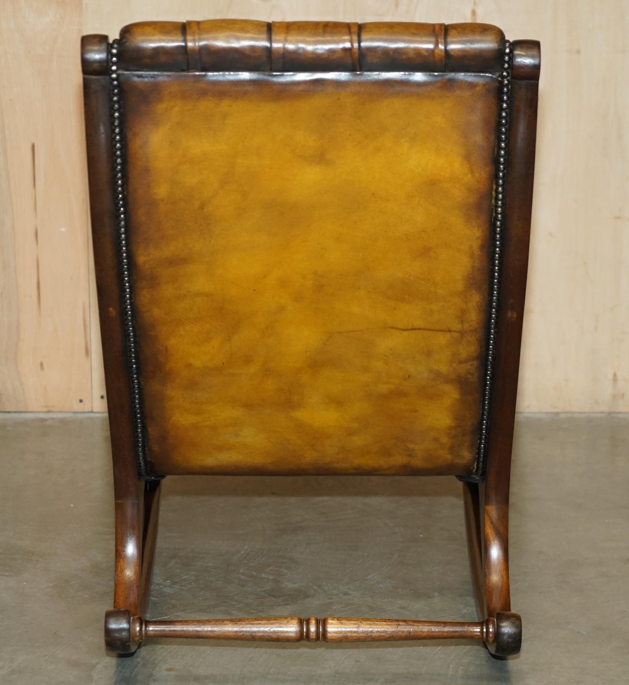 ViNTAGE FULLY RESTORED HAND DYED BROWN LEATHER CHESTERFIELD ROCKING ARMCHAIR For Sale 9