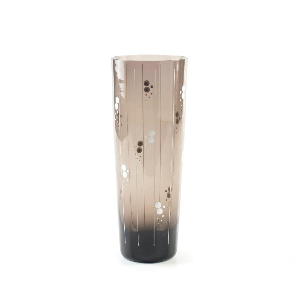 Vintage Fumé glass vase, with black and white decoration, realized in Germany between the mid-20th century.

Excellent conditions.