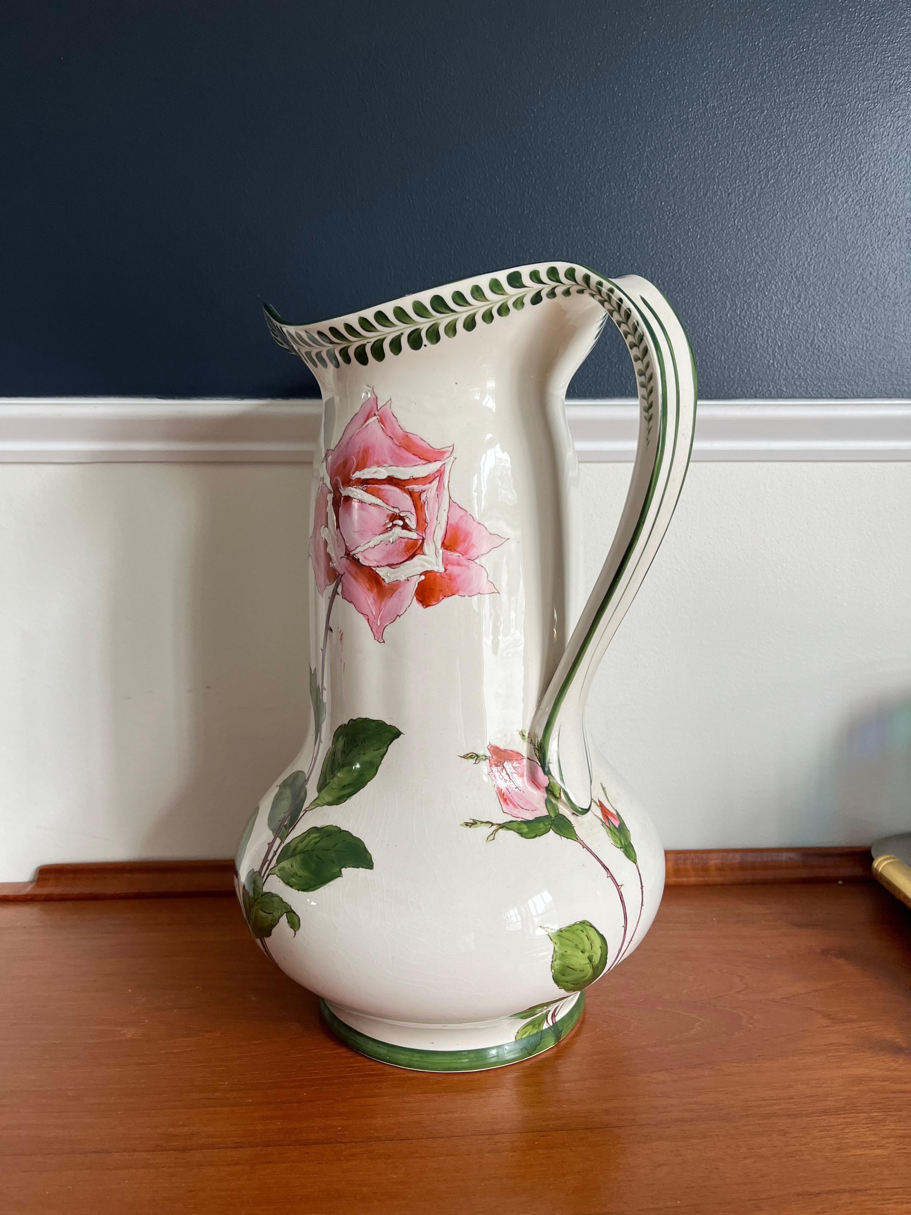 20ième siècle Pichet à eau rose vintage Furnivals peint à la main en vente
