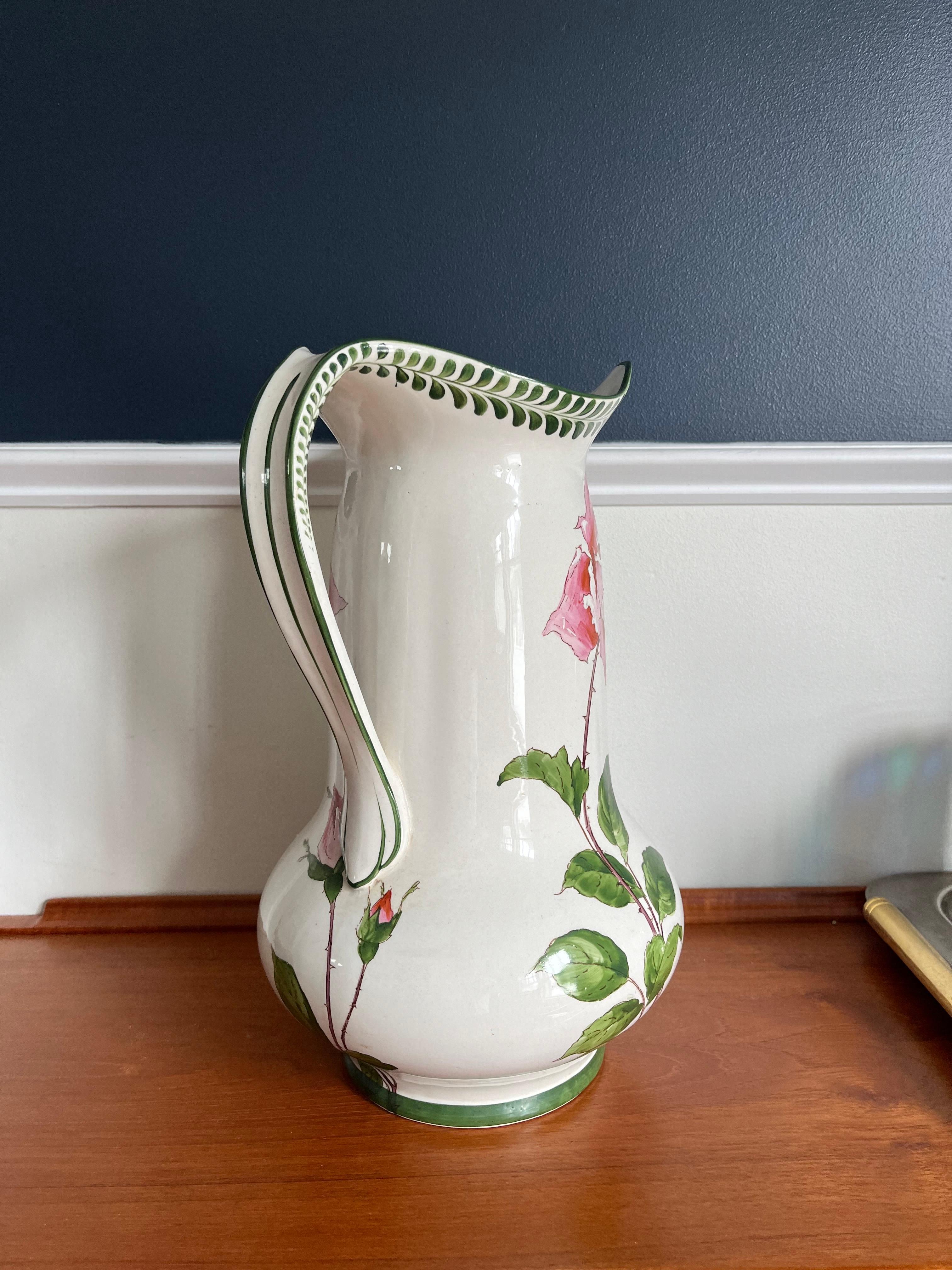 Pichet à eau rose vintage Furnivals peint à la main en vente 2