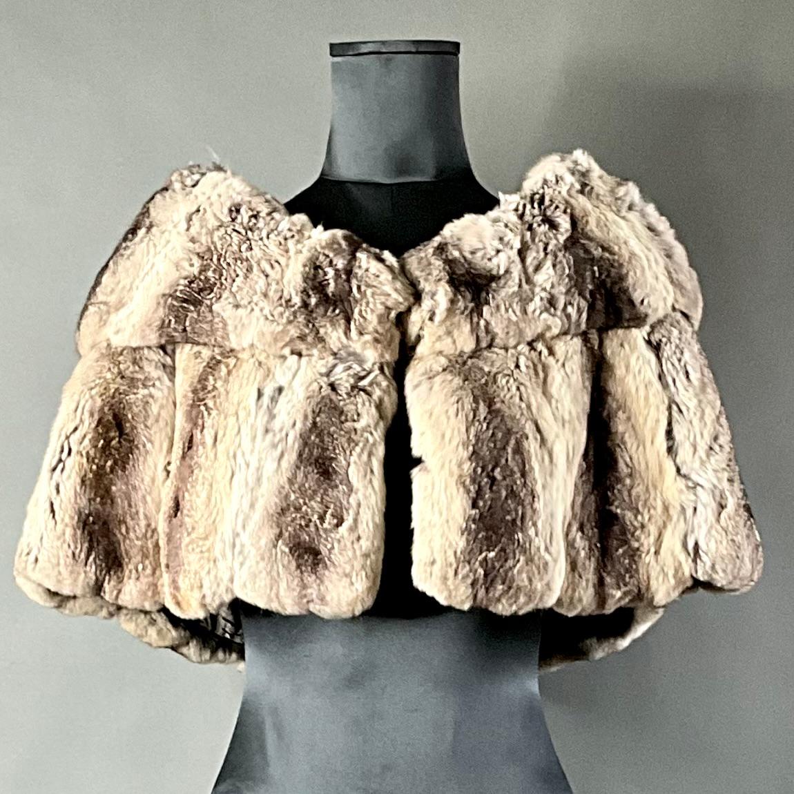 Beige Scialle di pelliccia di coniglio Vintage By Mr. Herman in vendita