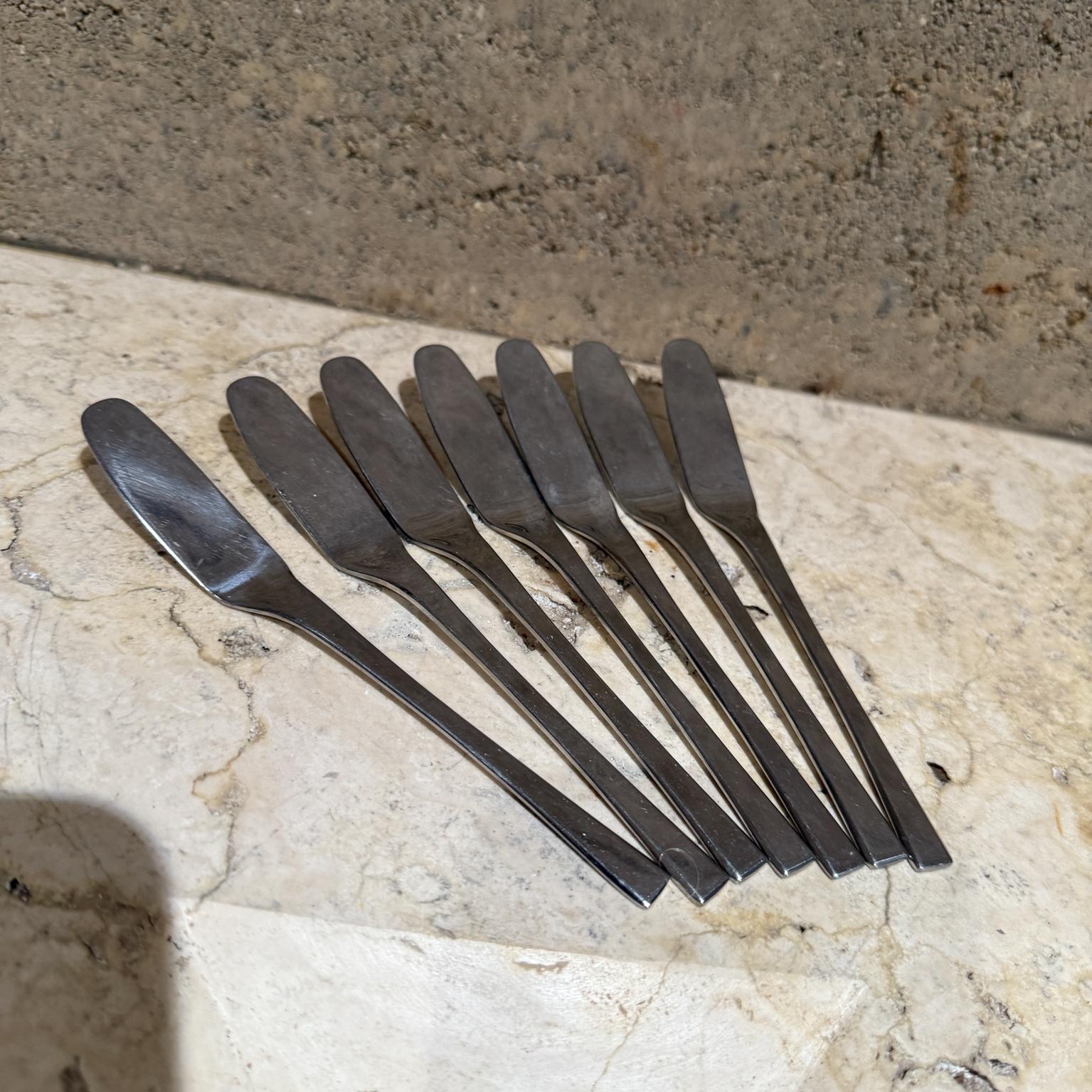 Fürst Furosil Stainless Steel 18/8 Flatware Knives
Germany Knives Set of Seven
appears as master butter knife
maker stamped
.75 h x 6.25 long x .75 w
Preowned vintage condition
Refer to images