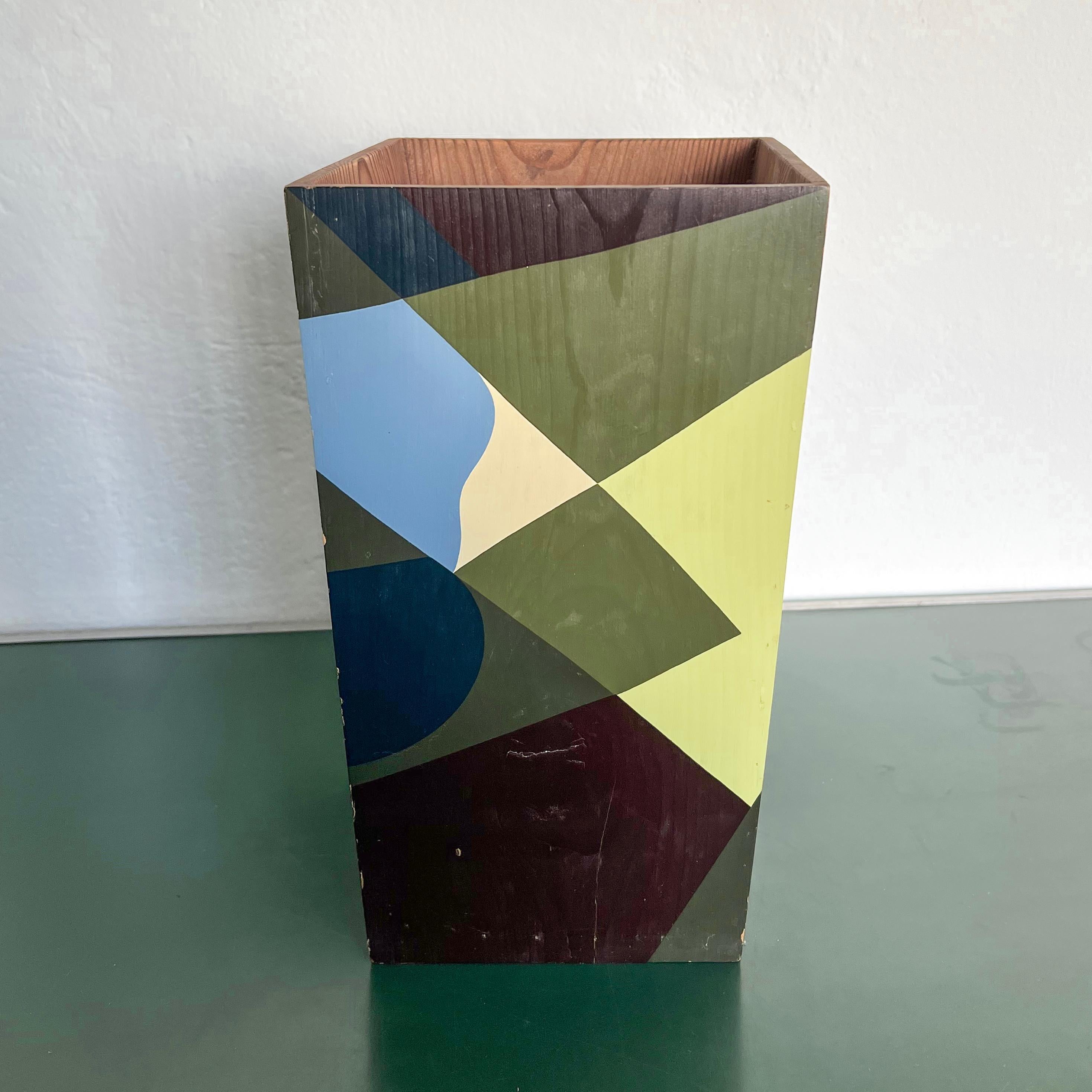 Italiano Giacomo Balla Vaso futurista italiano in legno Oggetto decorativo in vendita