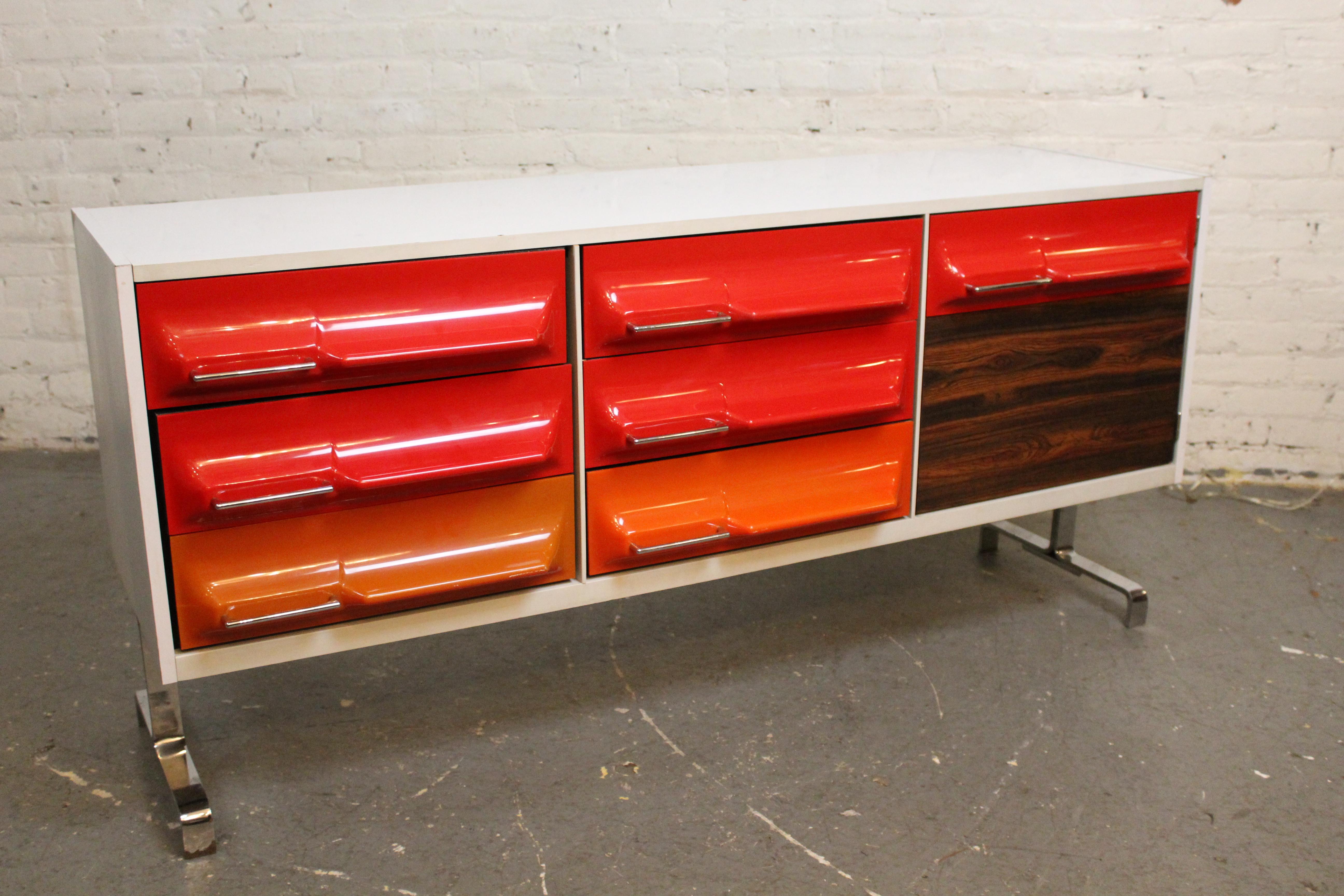 Enfilade futuriste de Giovanni Maur pour Treco Canada 12