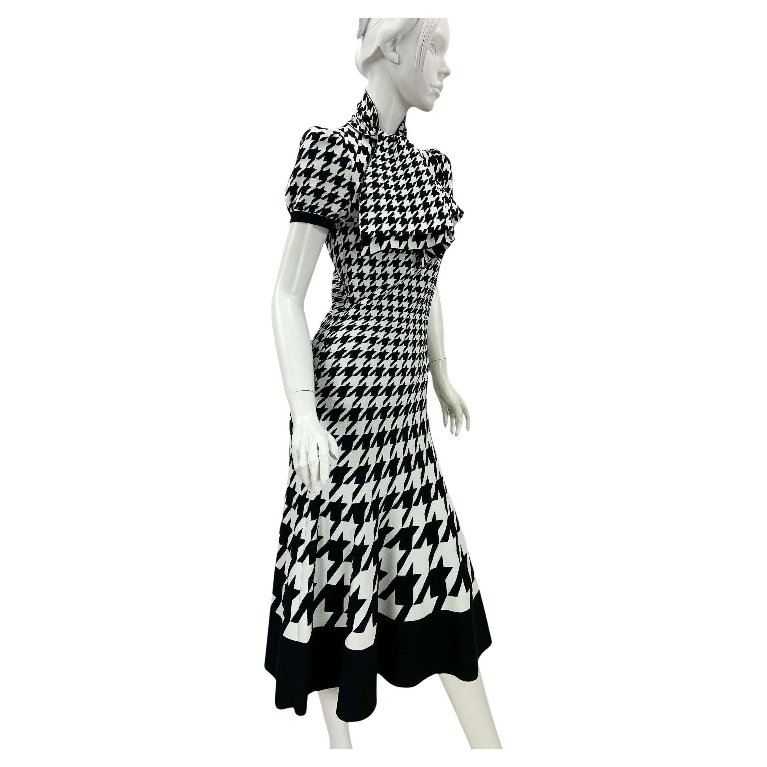 Vintage FW 2009 Alexander McQueen White 
Black Houndstooth Knit Dress For Sale