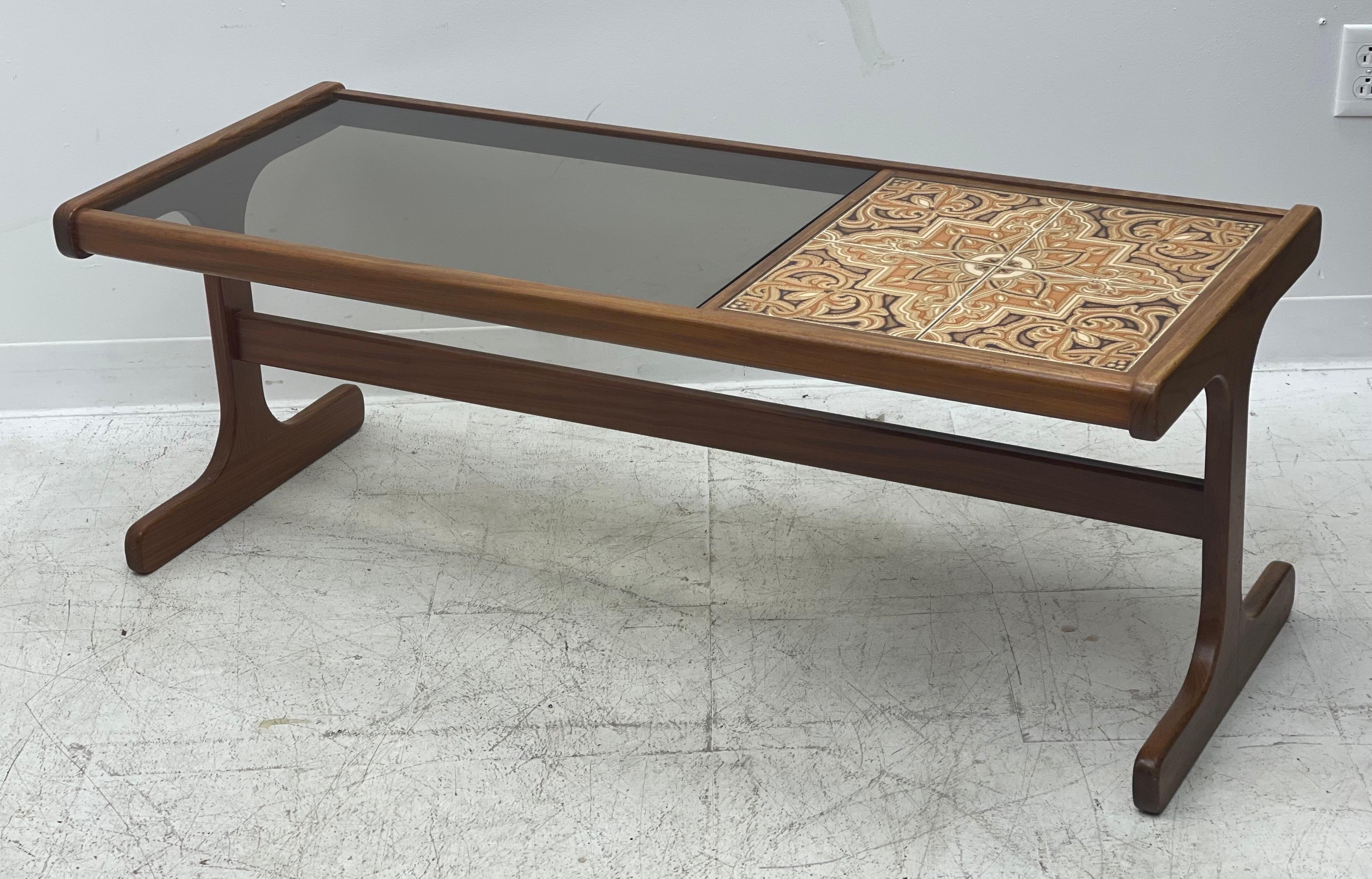 Vintage G Plan Danish Mid Century Modern Coffee Table In Good Condition For Sale In Seattle, WA