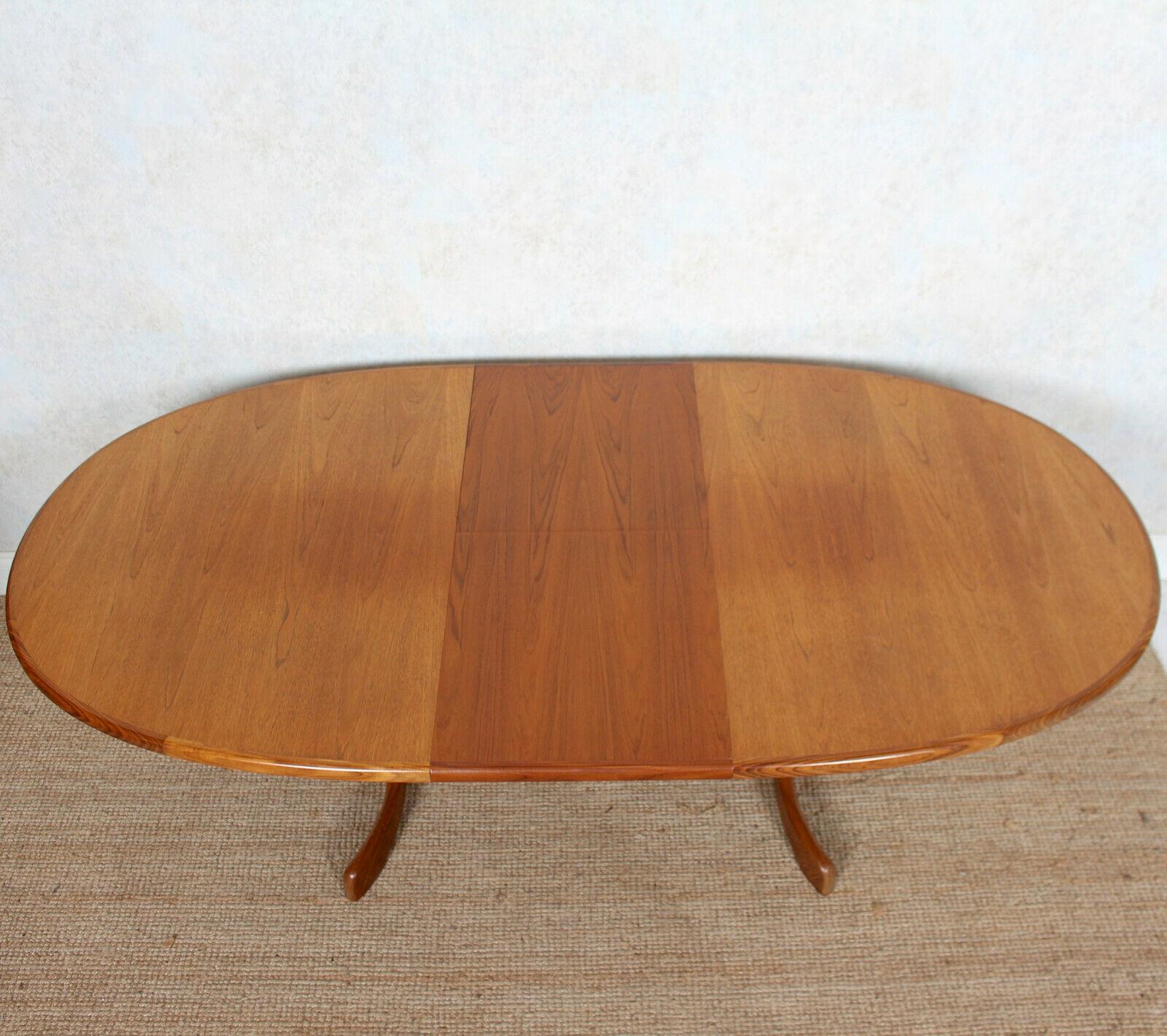 An impressive teak dining table designed by V.B. Wilkins and manufactured in the 1970s by G Plan as part of there Fresco Range.
The oval top extending by way of folding spare leaf mechanism and raised on shaped supports and concave form