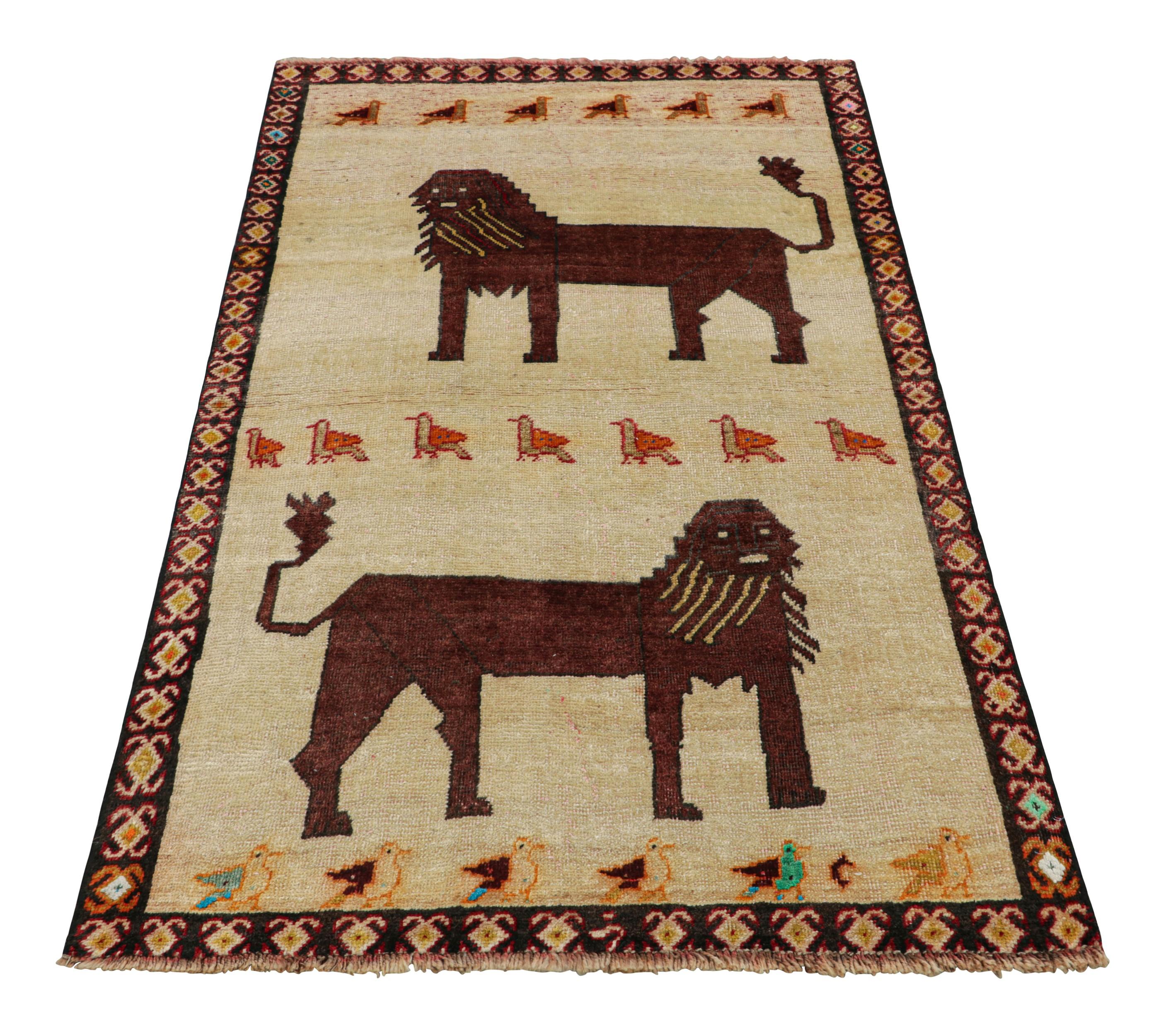 Vintage Gabbeh Perserteppich, Beige mit braunen Tierbildern - Rug & Kilim (Handgeknüpft) im Angebot