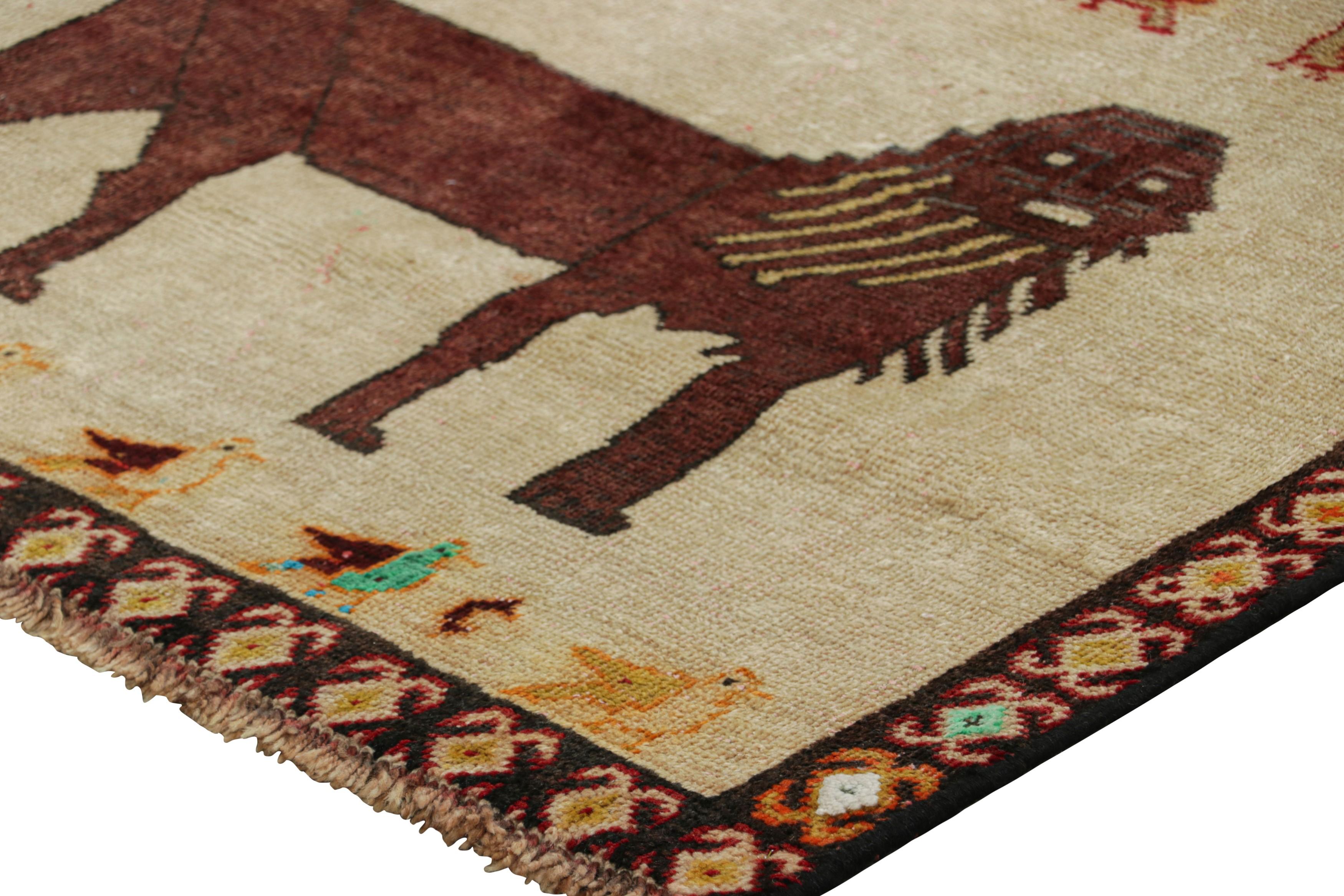 Vintage Gabbeh Perserteppich, Beige mit braunen Tierbildern - Rug & Kilim im Zustand „Gut“ im Angebot in Long Island City, NY