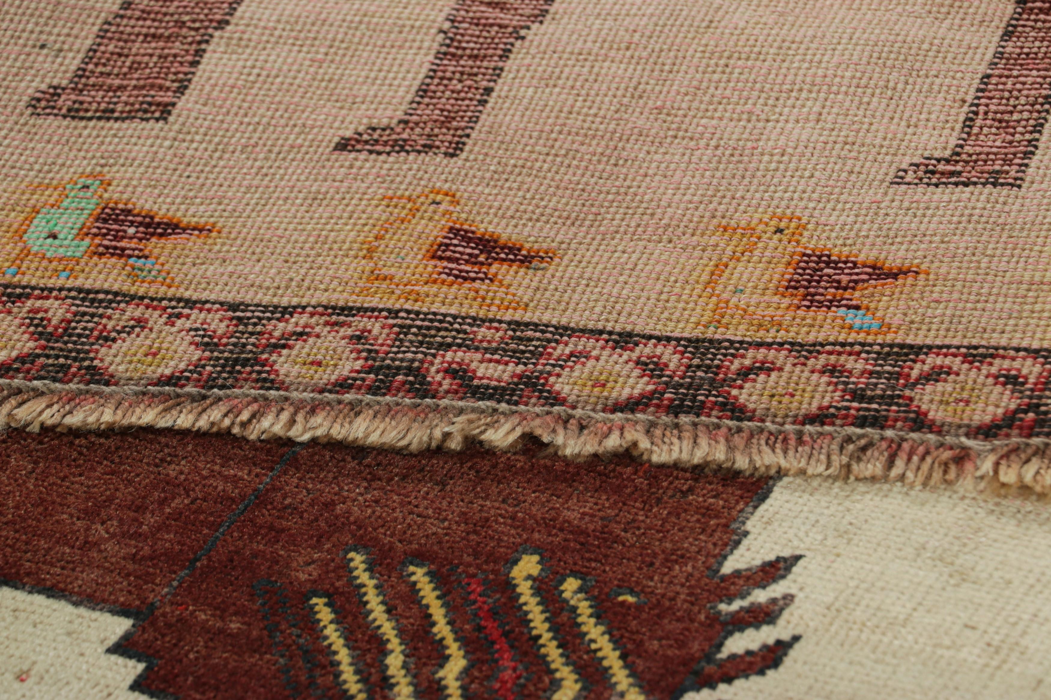 Vintage Gabbeh Perserteppich, Beige mit braunen Tierbildern - Rug & Kilim (Mitte des 20. Jahrhunderts) im Angebot