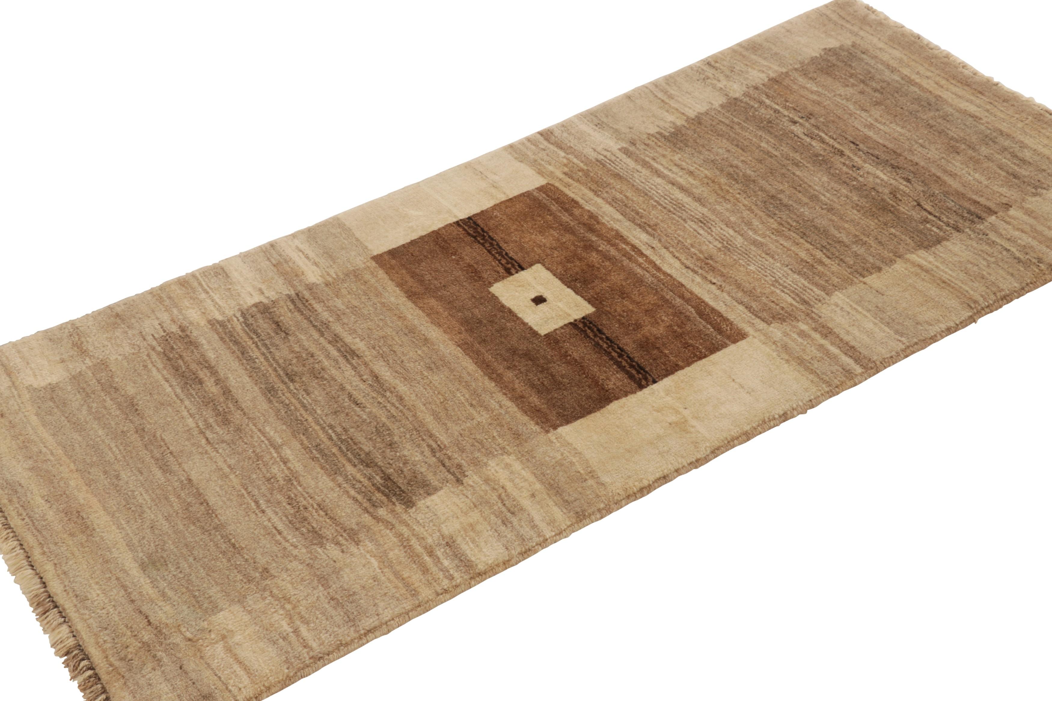 Vintage Gabbeh Perserteppich, Beige mit bunten Tierbildern - Rug & Kilim im Zustand „Hervorragend“ im Angebot in Long Island City, NY