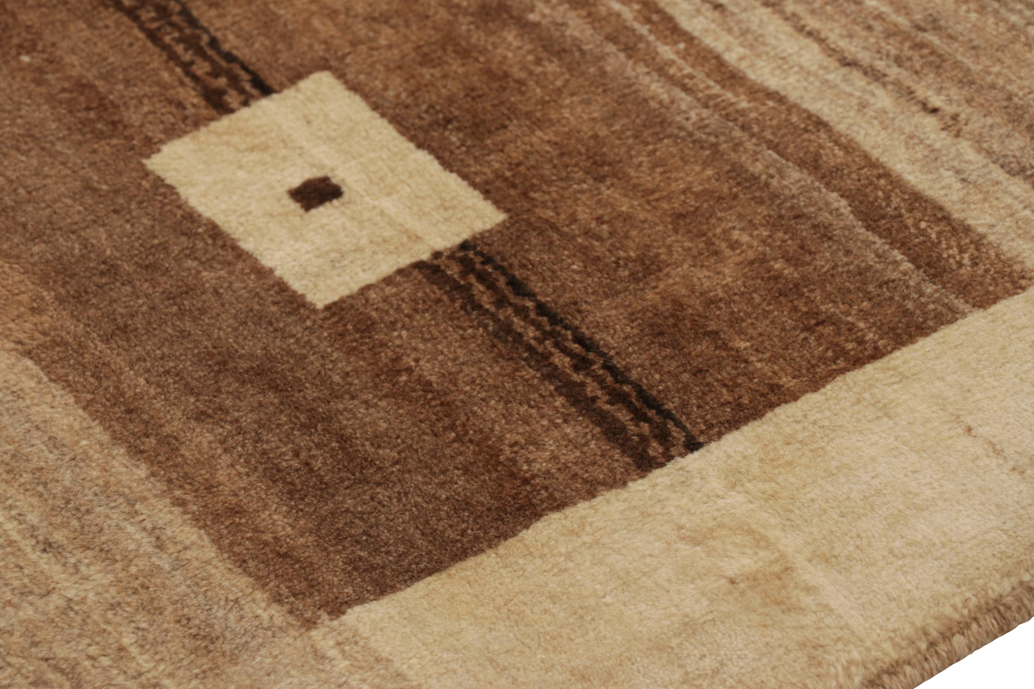 Vintage Gabbeh Perserteppich, Beige mit bunten Tierbildern - Rug & Kilim (Mitte des 20. Jahrhunderts) im Angebot