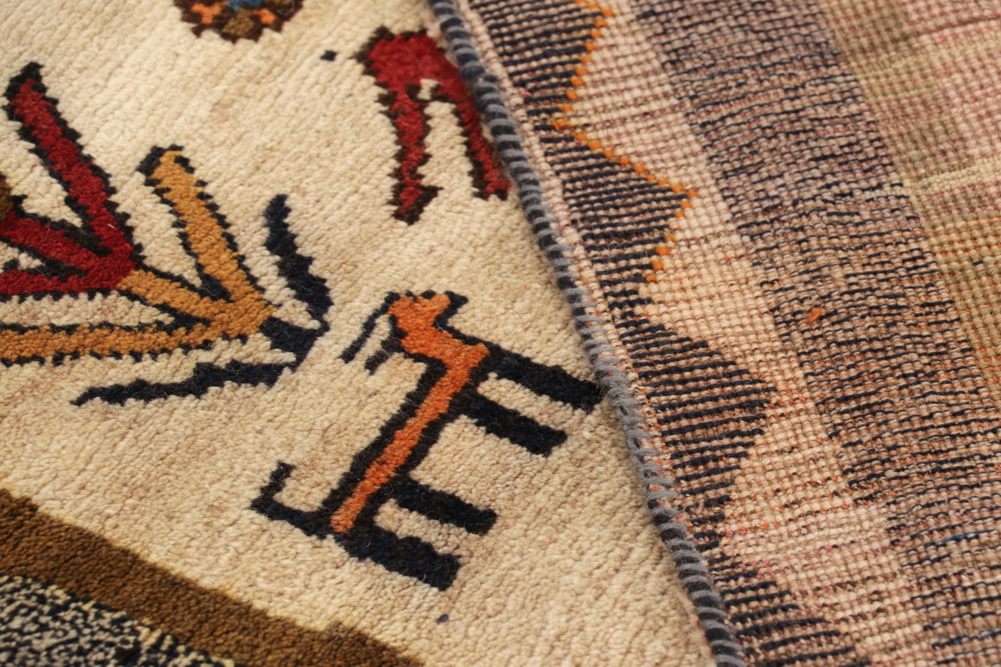 Vintage Gabbeh Perserteppich, Beige mit bunten Tierbildern - Rug & Kilim (Wolle) im Angebot