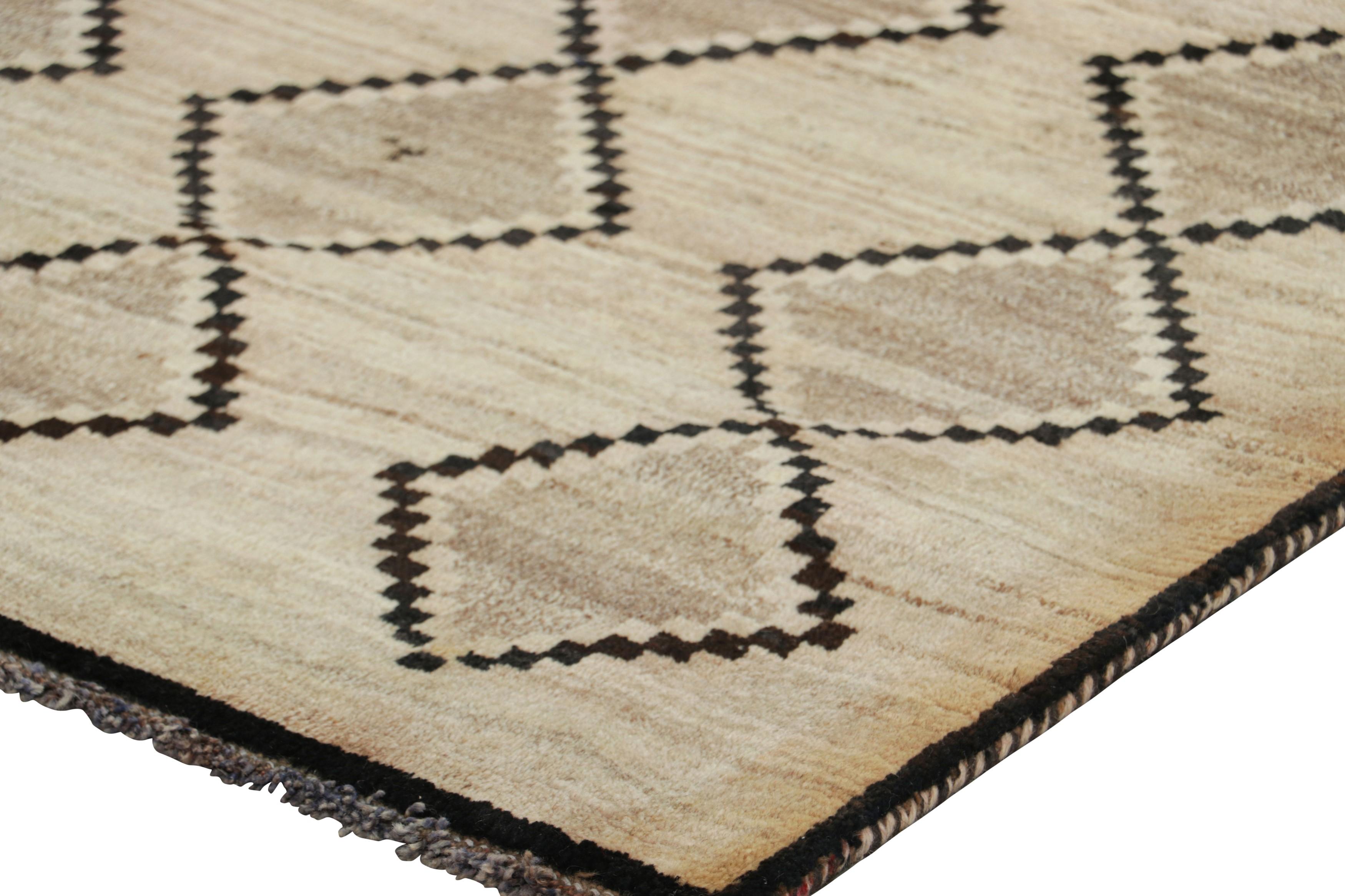 Mid-20th Century Vintage Gabbeh Persian Rug, Beige with Gray Diamond Patterns - Rug & Kilim For Sale