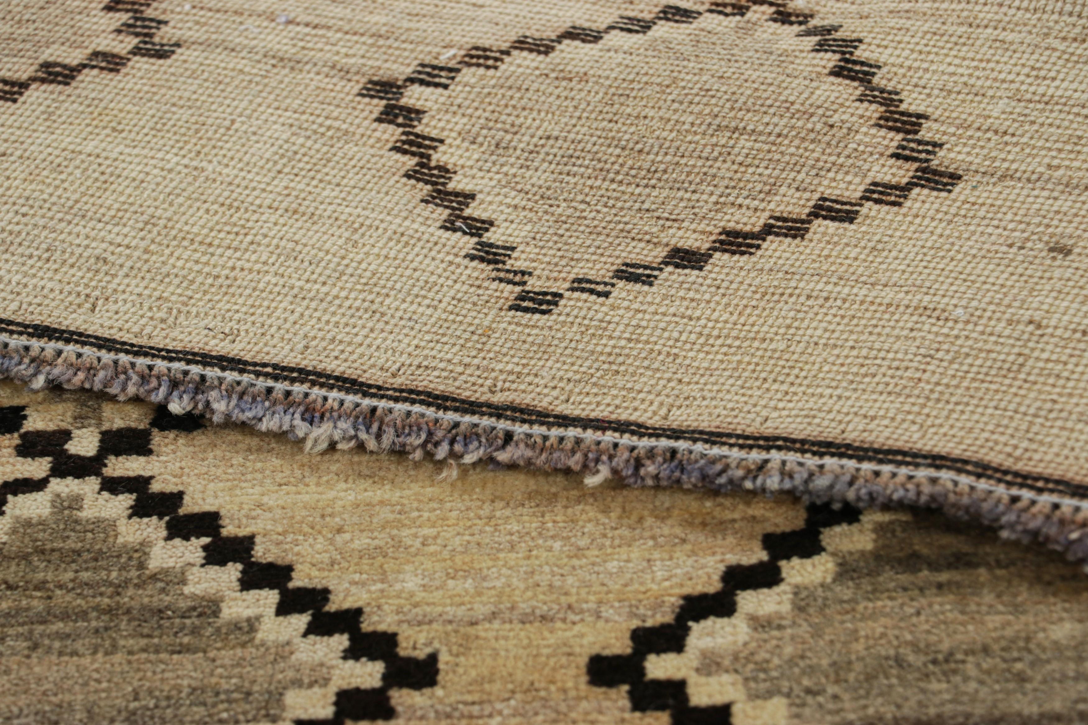 Wool Vintage Gabbeh Persian Rug, Beige with Gray Diamond Patterns - Rug & Kilim For Sale