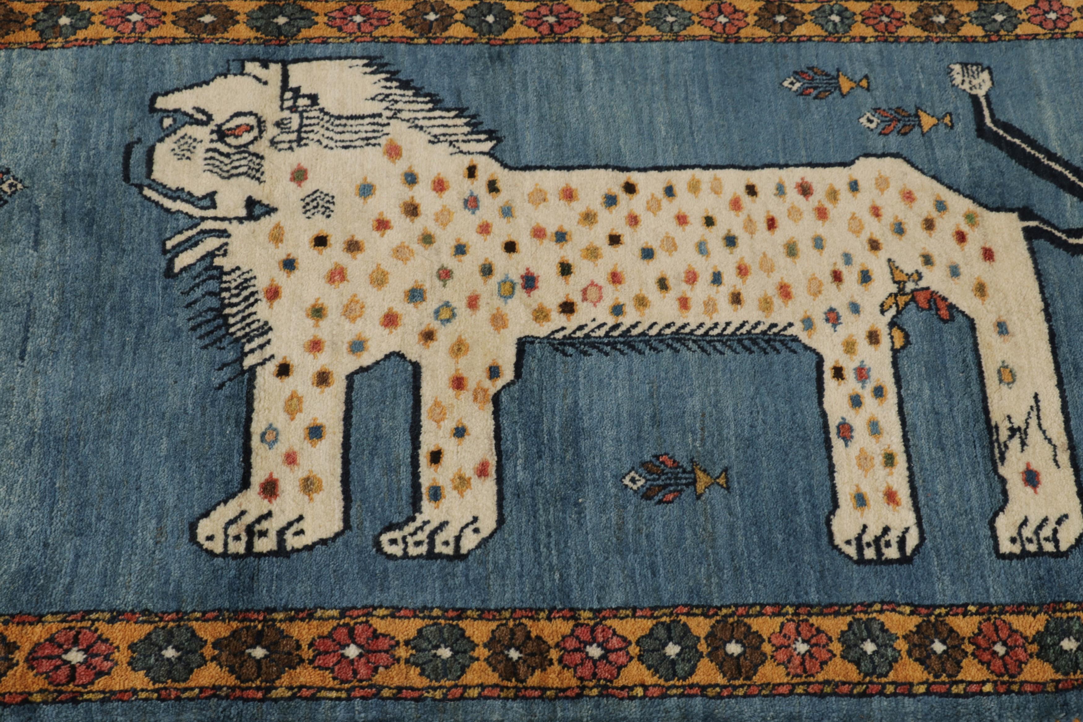 Questo tappeto persiano Gabbeh vintage 3x4 è l'ultima grande novità della collezione di pezzi tribali iconici di Rug & Kilim. Annodato a mano in lana verso il 1950-1960.

Sul design: 

Questo tappeto Gabbeh vintage è un esempio sorprendente di
