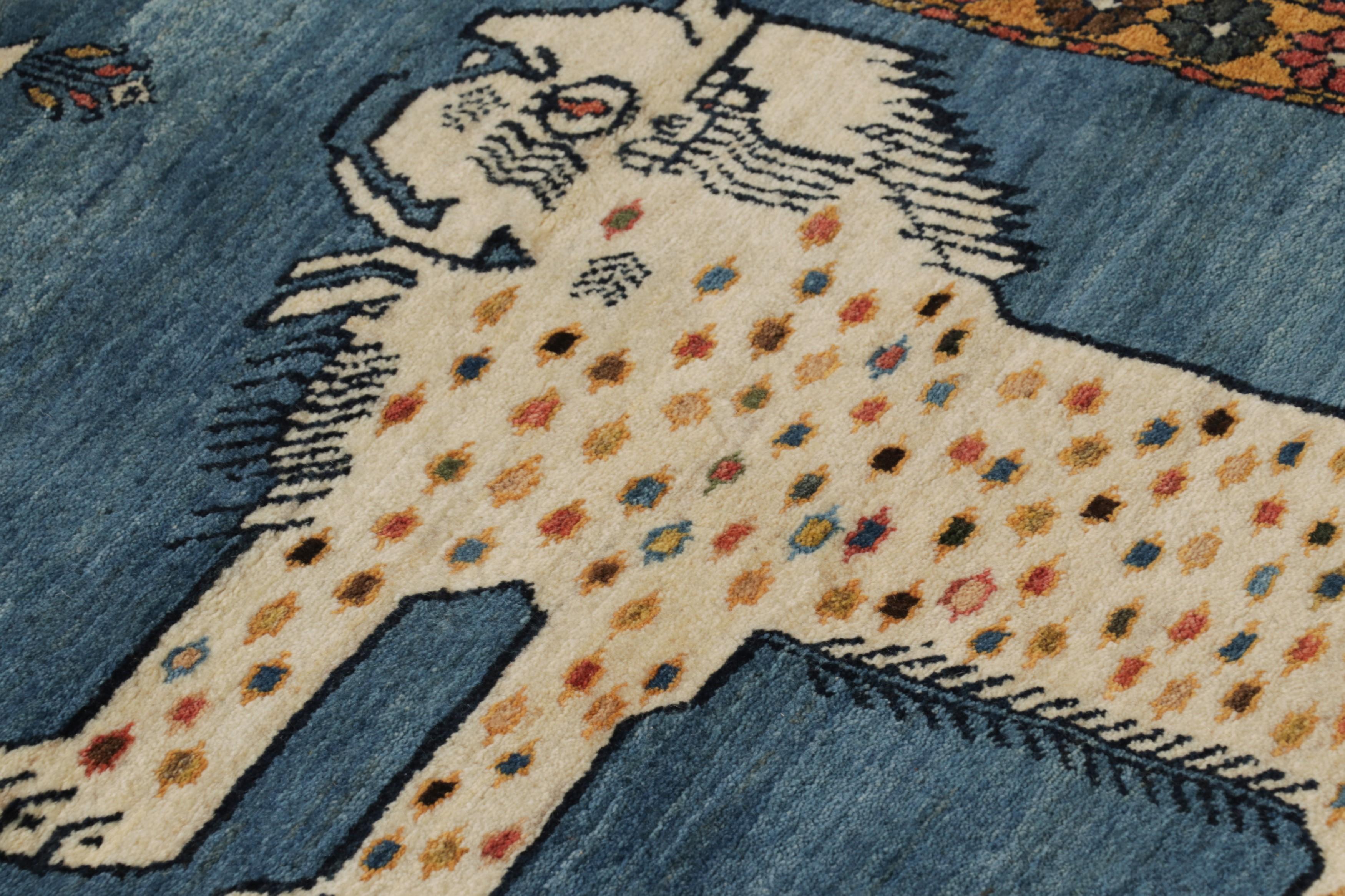 Tribale Tappeto persiano Gabbeh vintage, blu con leone pittorico beige - Rug & Kilim in vendita