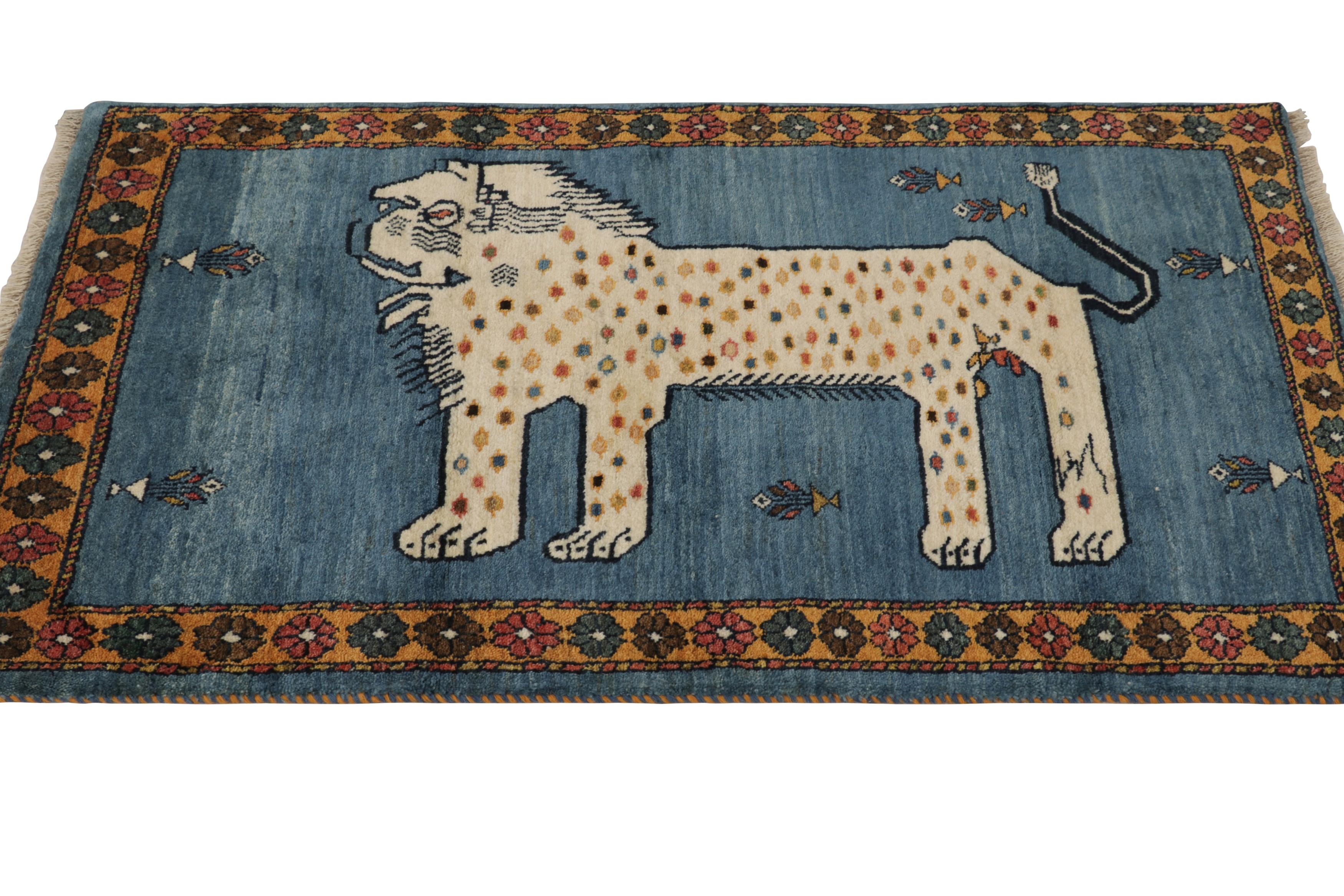 Annodato a mano Tappeto persiano Gabbeh vintage, blu con leone pittorico beige - Rug & Kilim in vendita