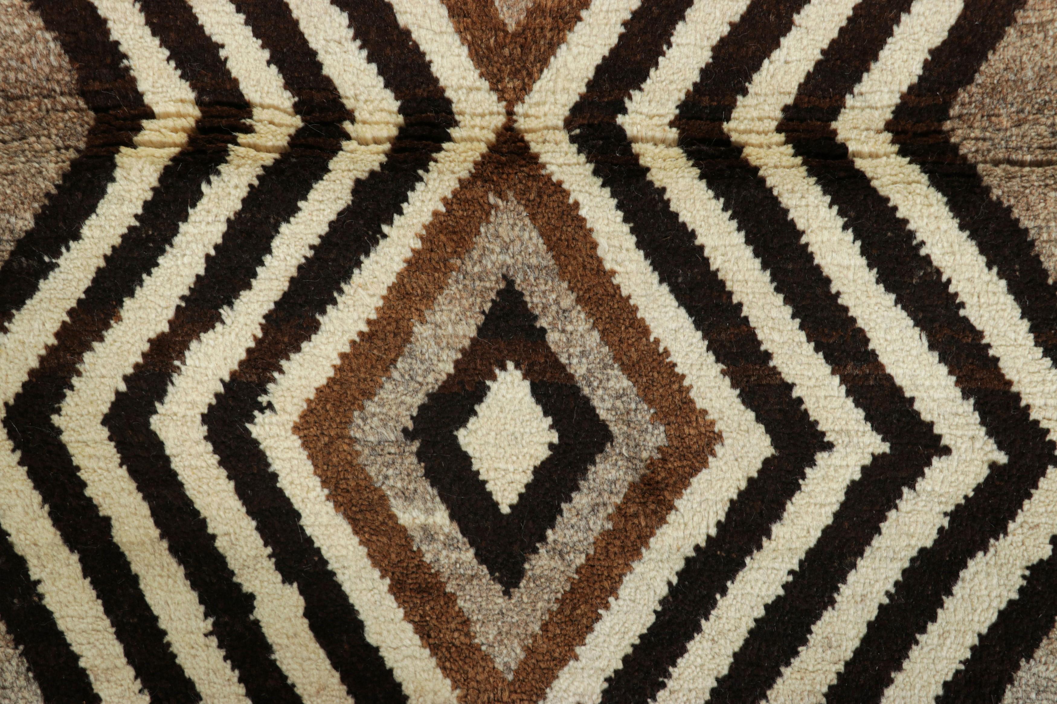 Tribale Tappeto persiano Gabbeh vintage, marrone e crema con motivi geometrici - Rug & Kilim in vendita