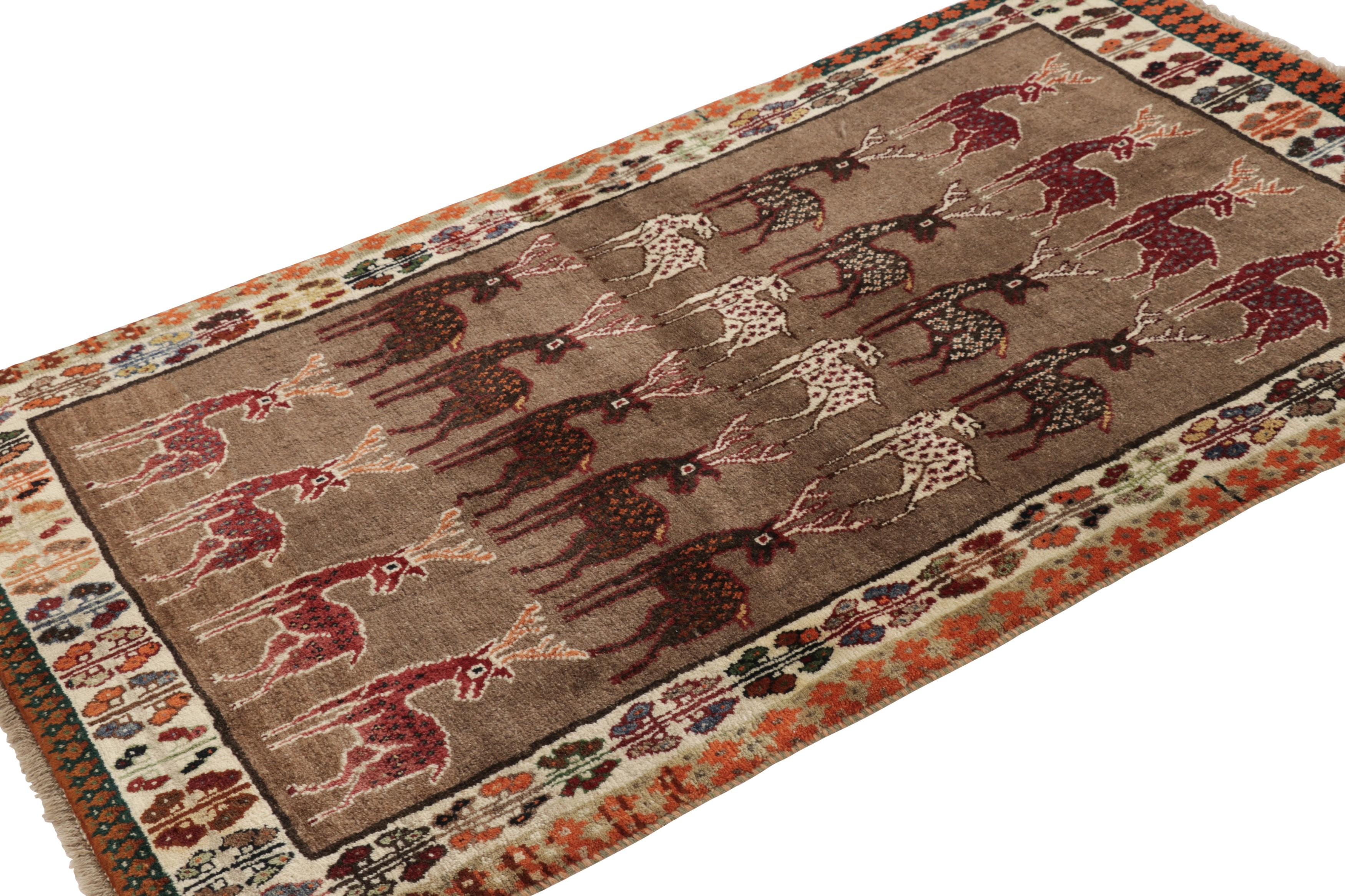Vintage Gabbeh Perserteppich, braun mit bunten Tierbildern - Rug & Kilim (Handgeknüpft) im Angebot
