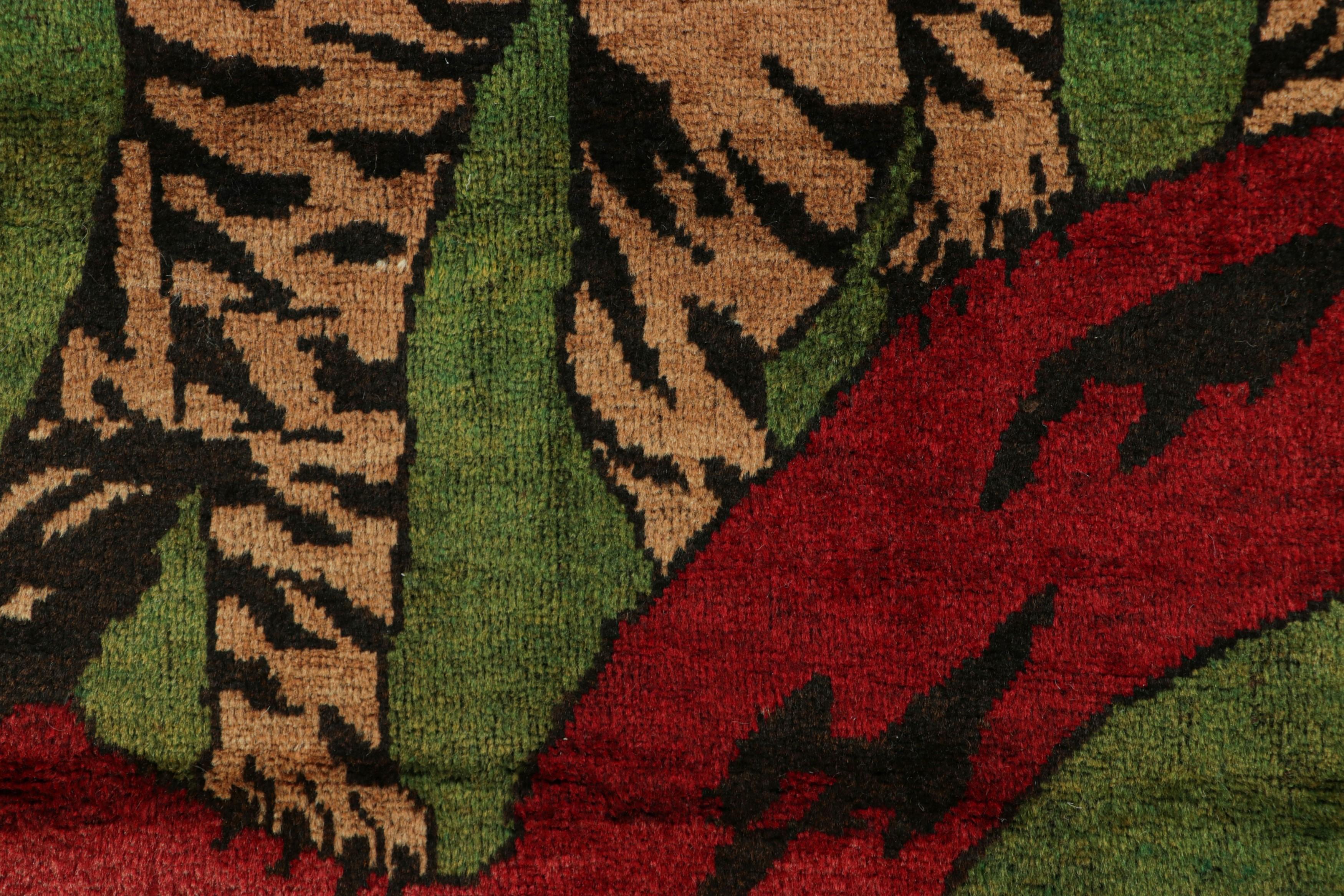 Tribale Tappeto persiano Gabbeh vintage, verde con immagini di tigri tribali - Rug & Kilim in vendita