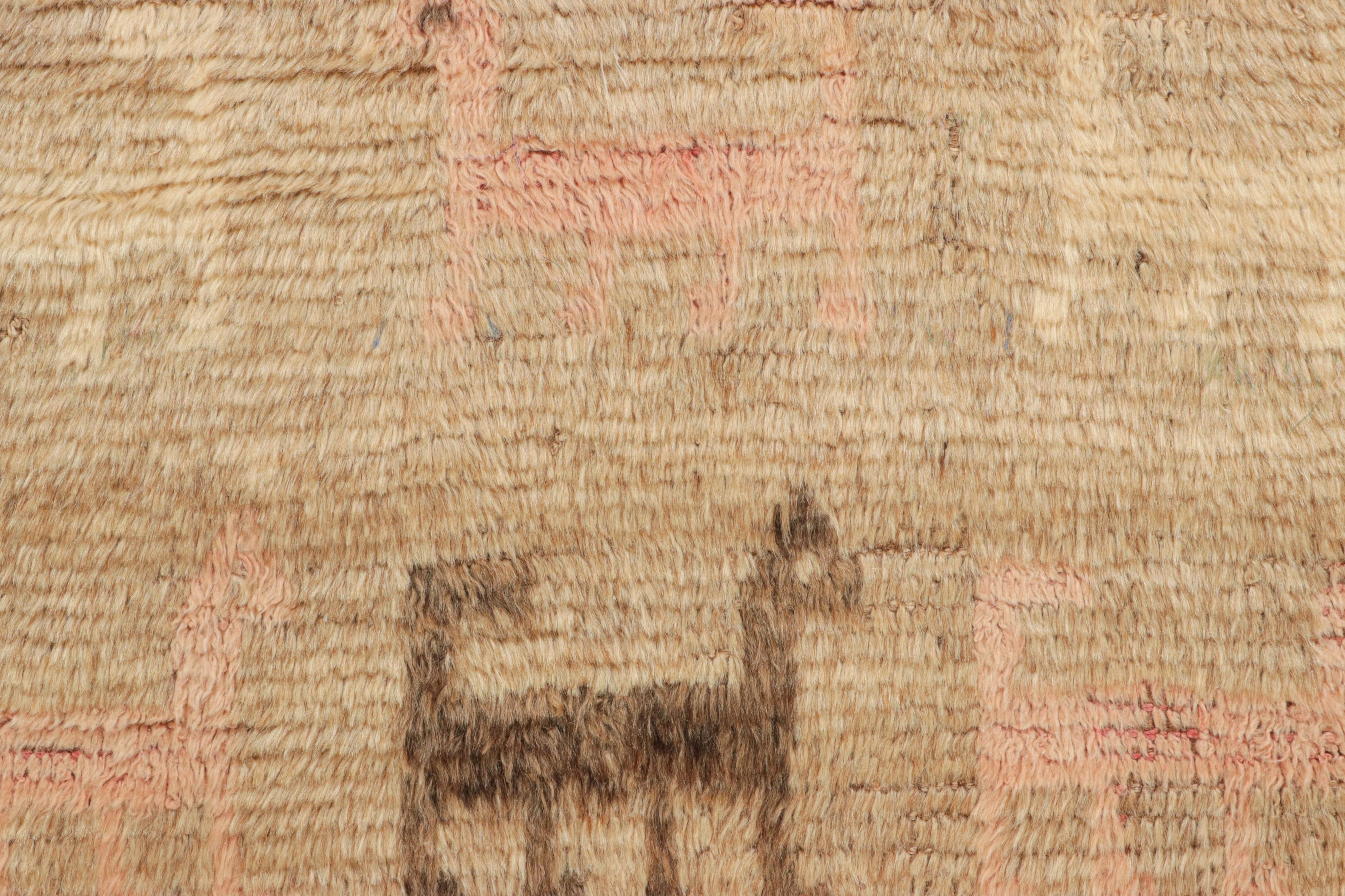 Alfombra persa vintage Gabbeh en beige-marrón con dibujos de animales - Rug & Kilim Persa en venta