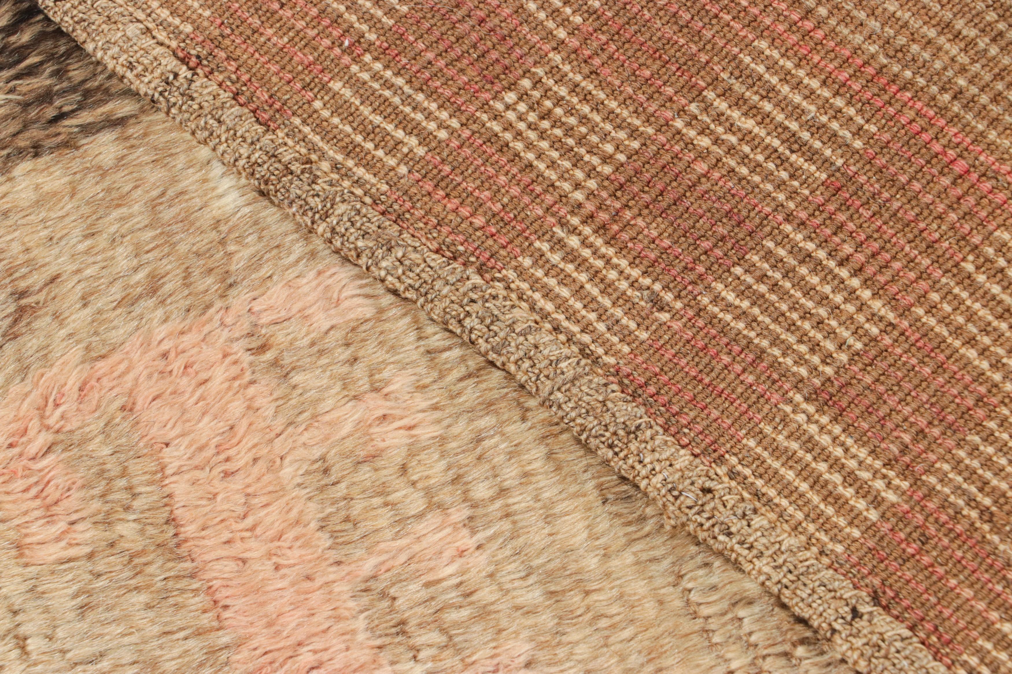 Alfombra persa vintage Gabbeh en beige-marrón con dibujos de animales - Rug & Kilim Lana en venta