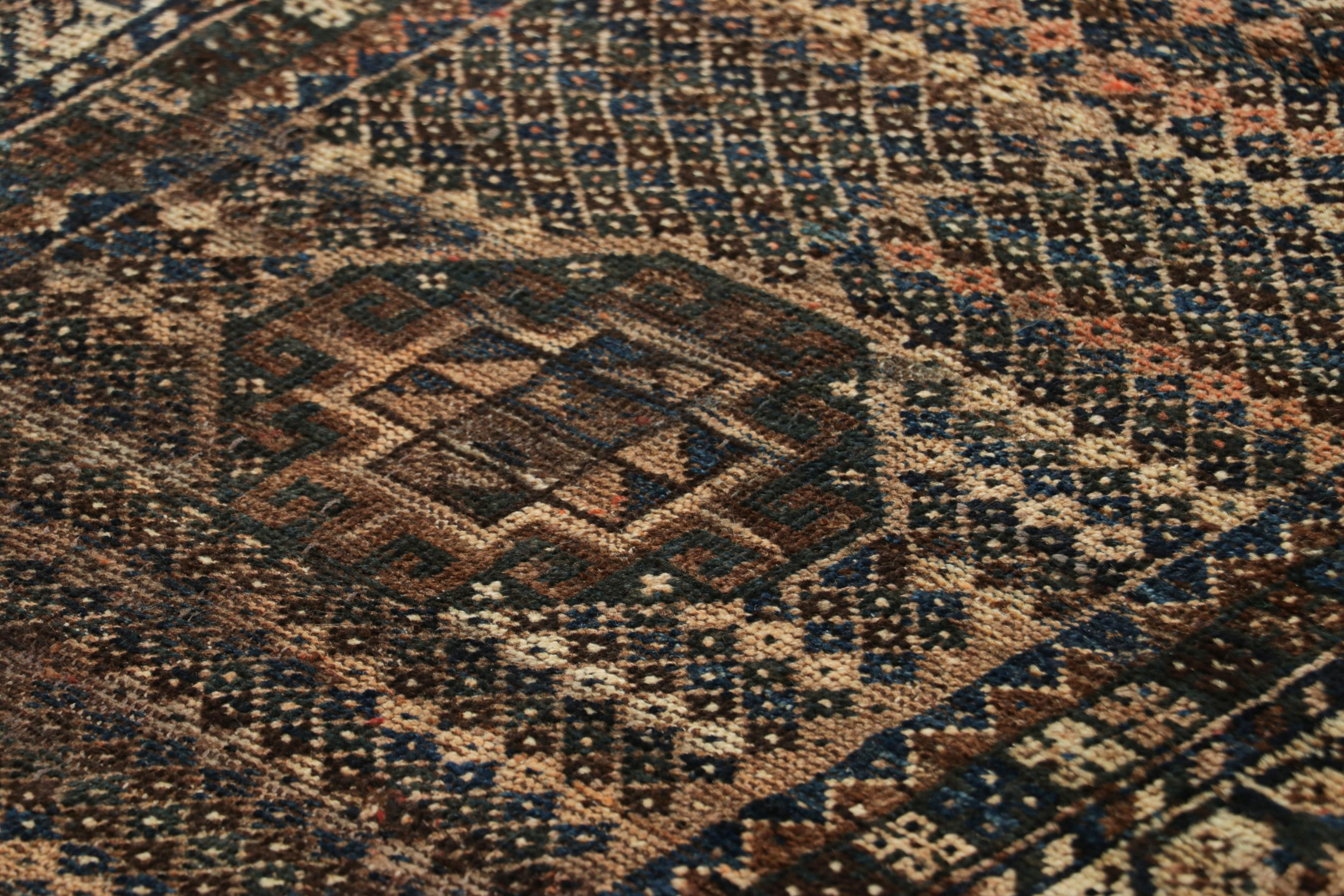 Questo tappeto persiano Gabbeh vintage 3x5 è l'ultimo nato nella collezione di Rug & Kilim, che raccoglie pezzi tribali rari. Annodato a mano in lana verso il 1950-1960.

Sul design: 

Ricco di eredità tribale e di profondità visiva, questo tappeto