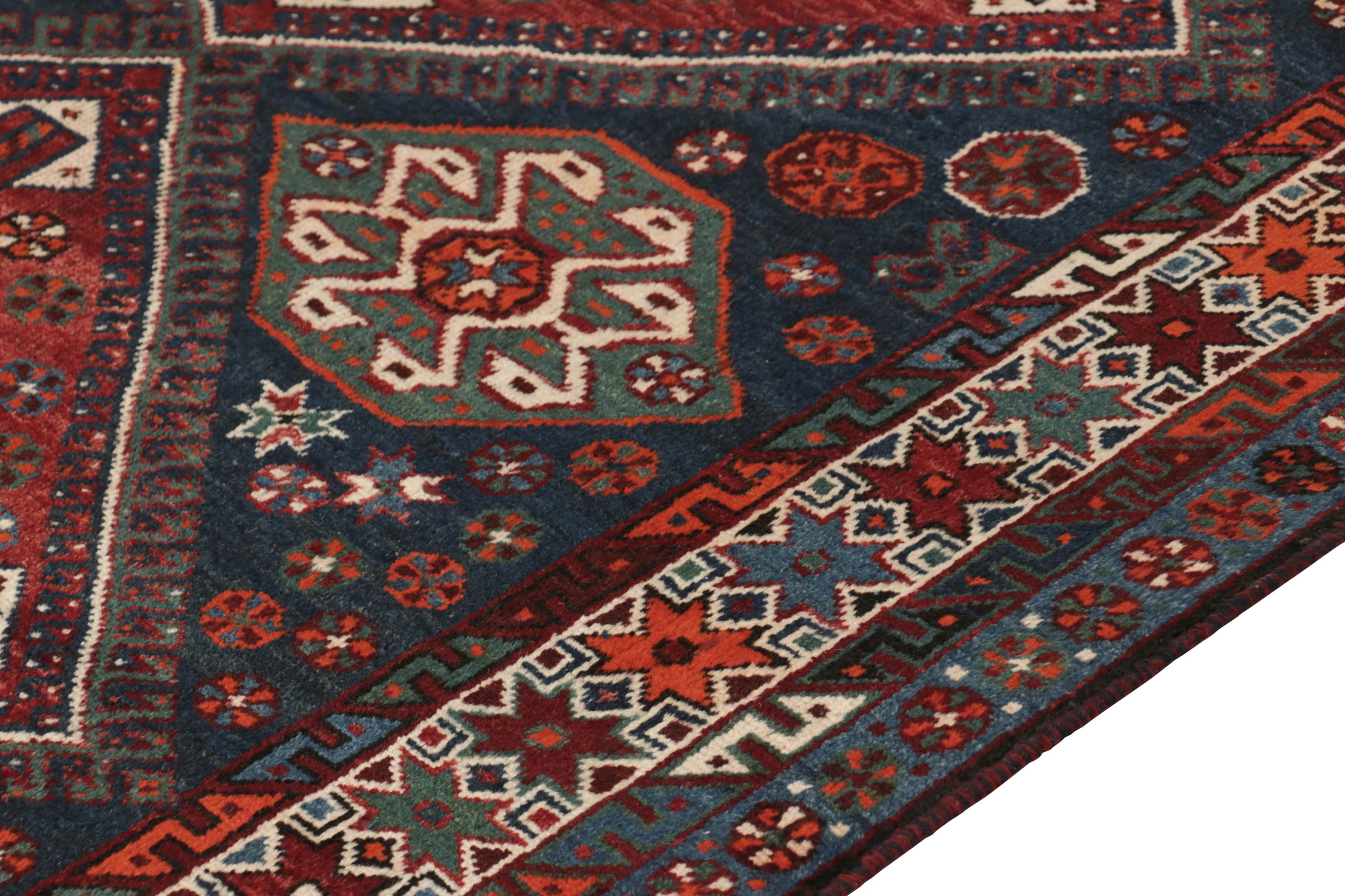 Vintage Gabbeh Perserteppich in Blau und Rot Geometrische Medaillons - Rug & Kilim (Persisch) im Angebot
