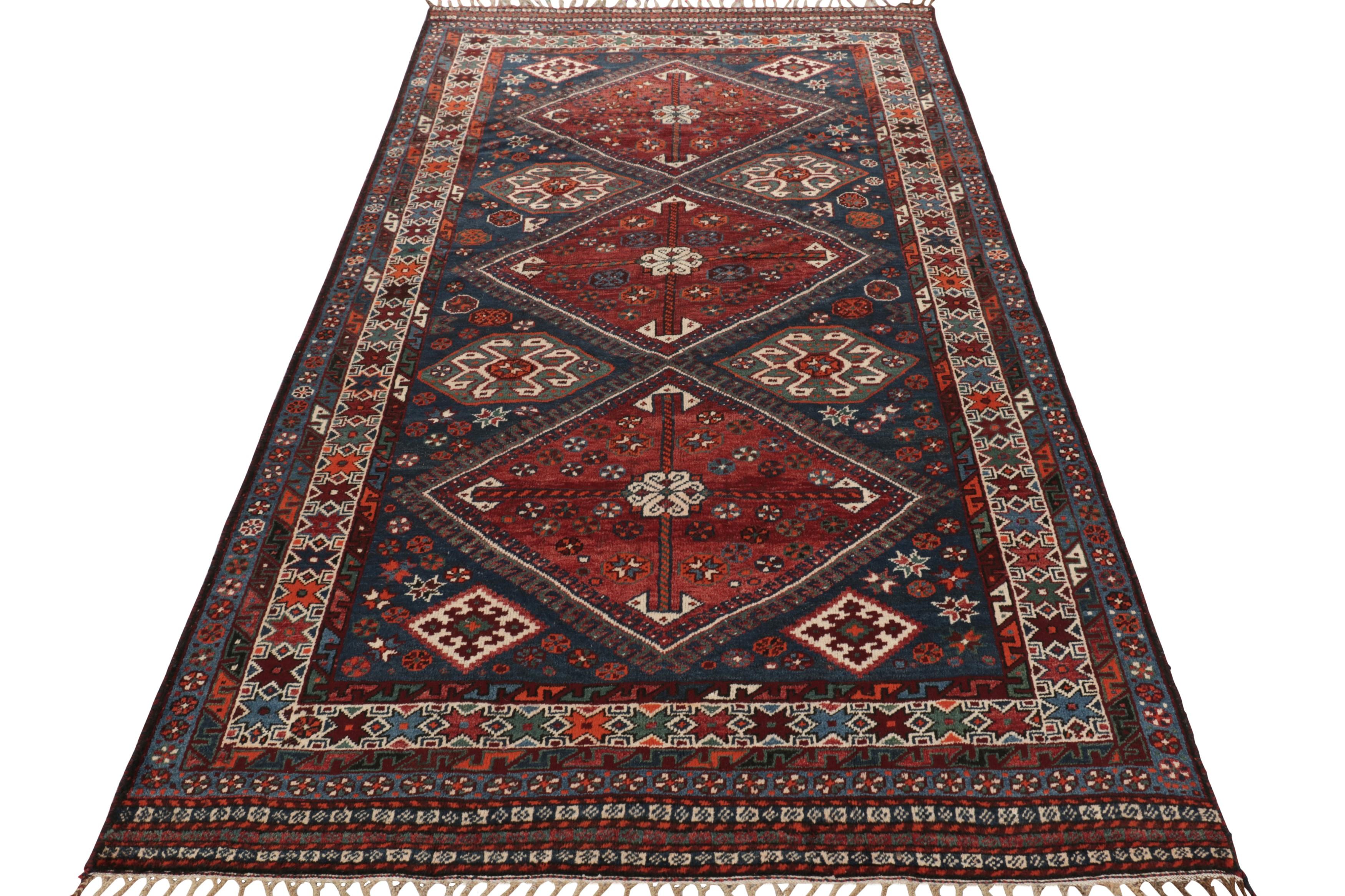 Vintage Gabbeh Perserteppich in Blau und Rot Geometrische Medaillons - Rug & Kilim (Handgeknüpft) im Angebot