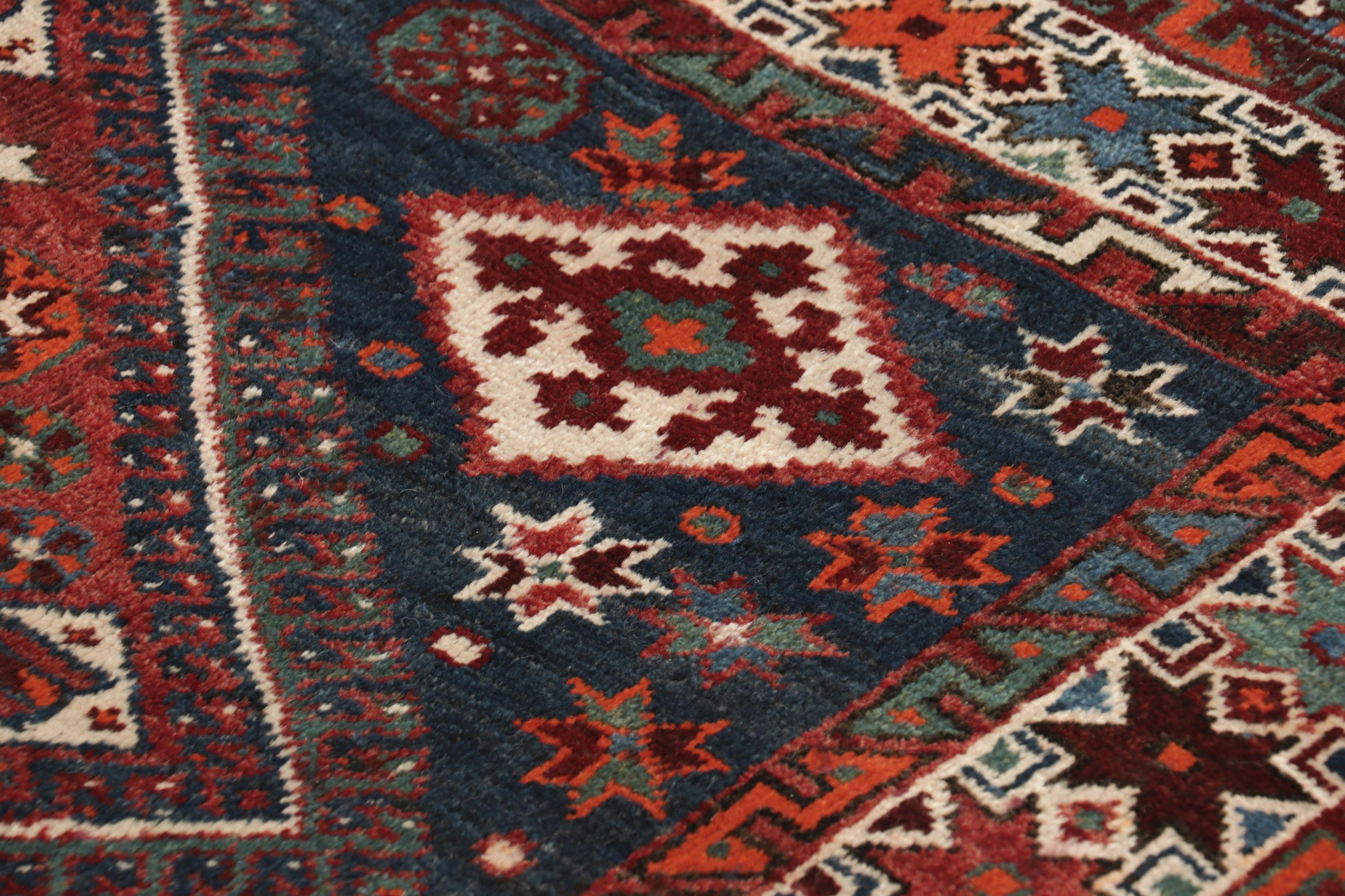 Vintage Gabbeh Perserteppich in Blau und Rot Geometrische Medaillons - Rug & Kilim (Mitte des 20. Jahrhunderts) im Angebot