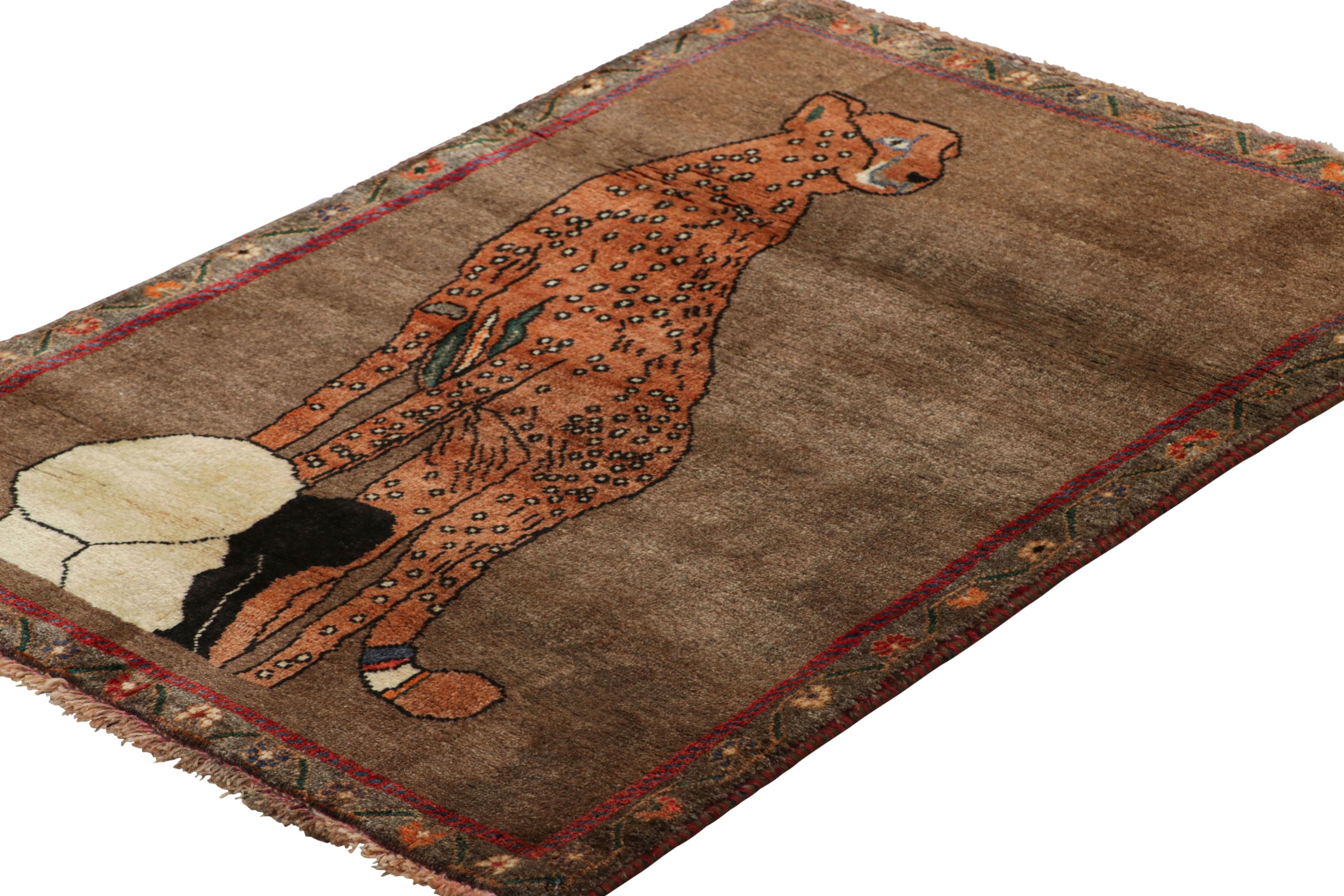 Vintage Gabbeh Perserteppich in Braun mit Gepardenmotiv - Rug & Kilim (Persisch) im Angebot