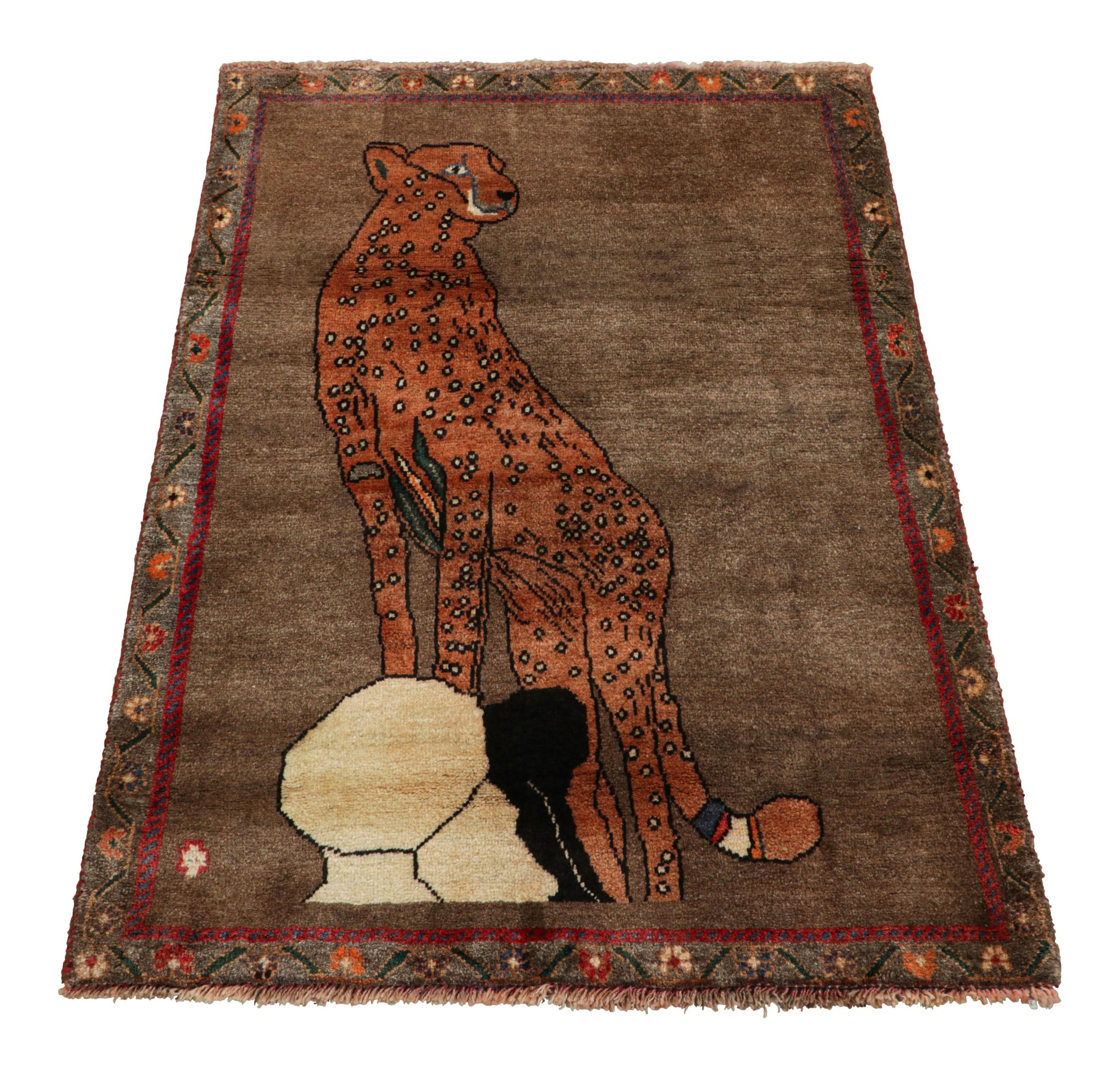 Vintage Gabbeh Perserteppich in Braun mit Gepardenmotiv - Rug & Kilim (Handgeknüpft) im Angebot