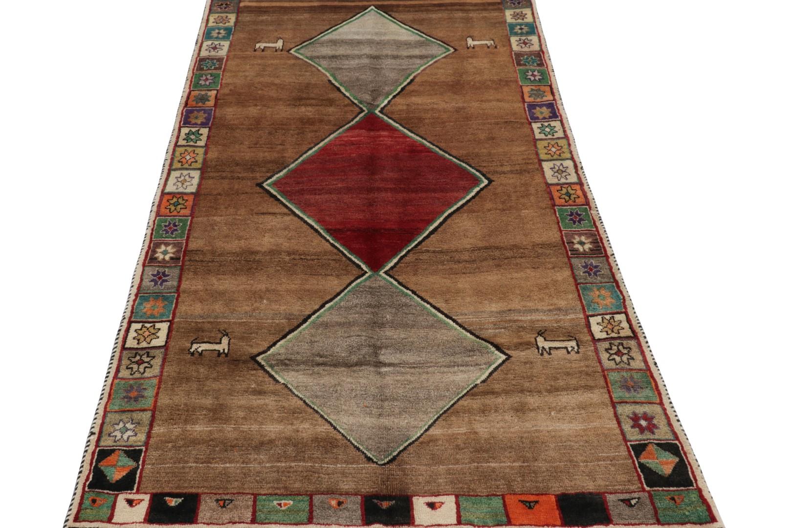 Alfombra Persa Gabbeh Vintage Marrón con Medallones de Diamante - Rug & Kilim Anudado a mano en venta