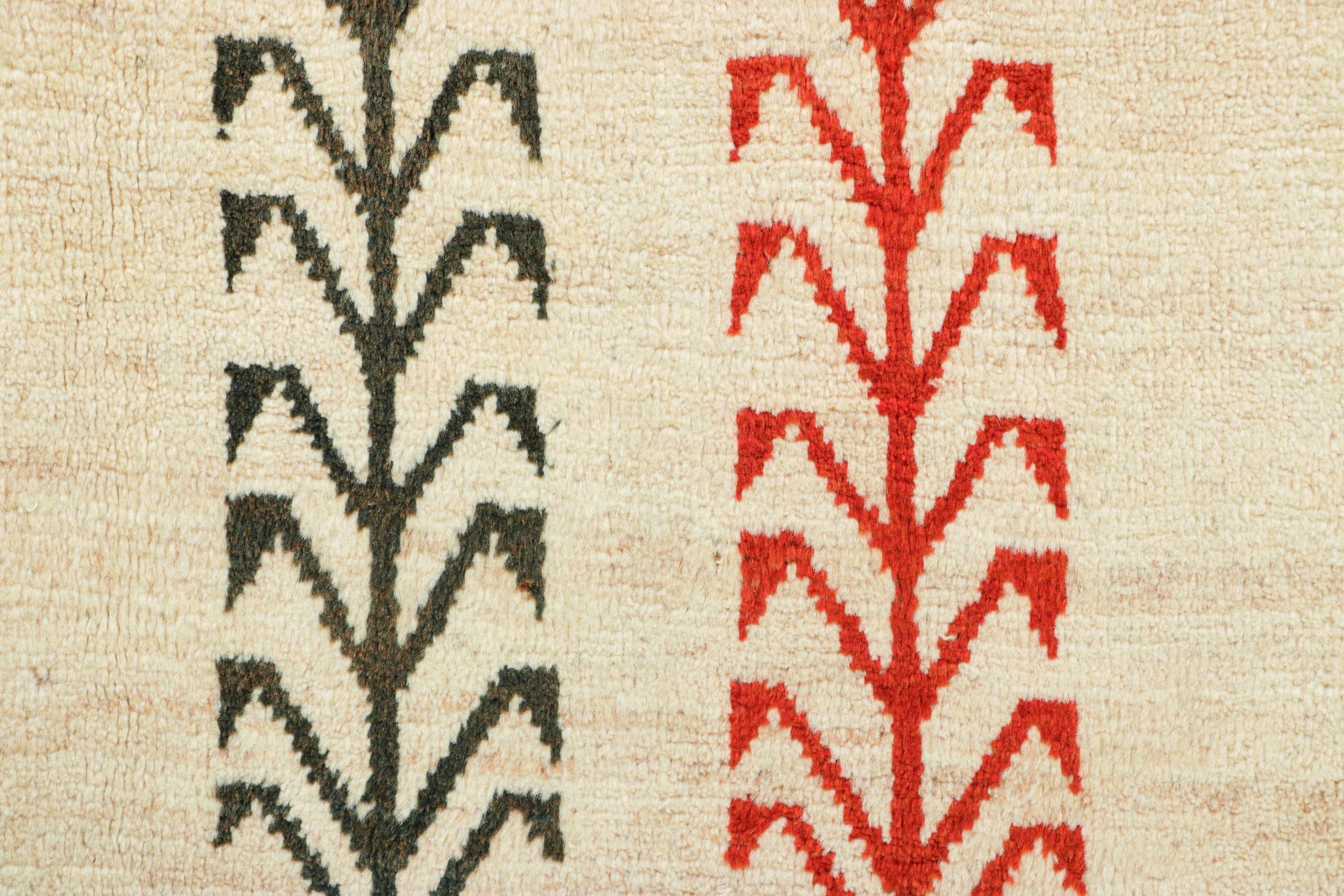 Vintage Gabbeh Perserteppich in Creme mit geometrischen Mustern - Rug & Kilim (Stammeskunst) im Angebot