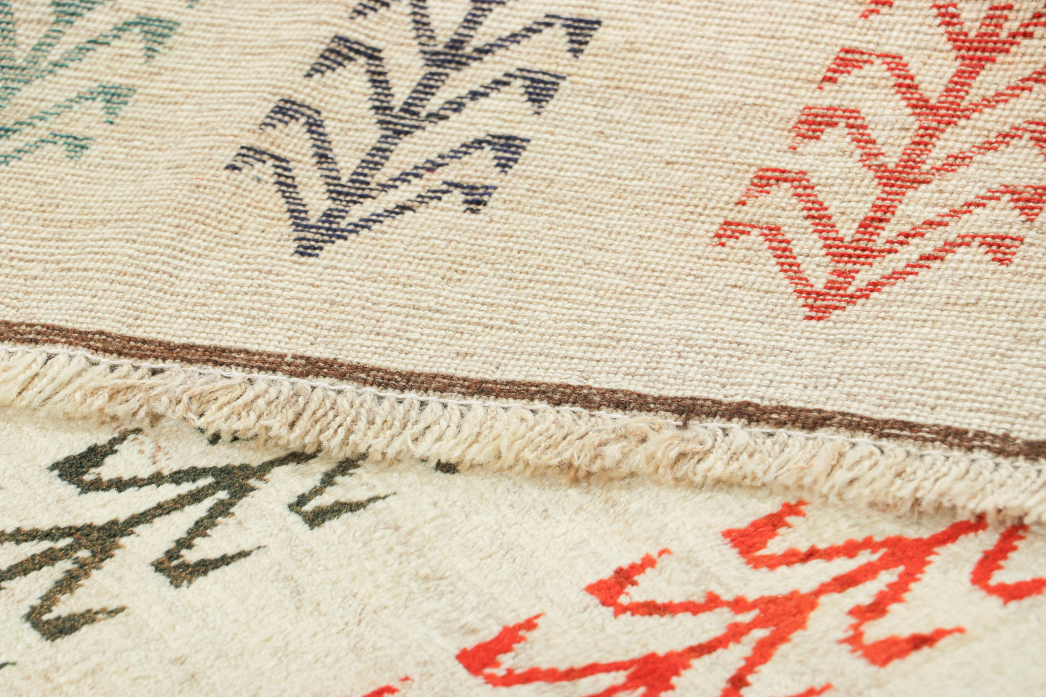 Vintage Gabbeh Perserteppich in Creme mit geometrischen Mustern - Rug & Kilim (Mitte des 20. Jahrhunderts) im Angebot