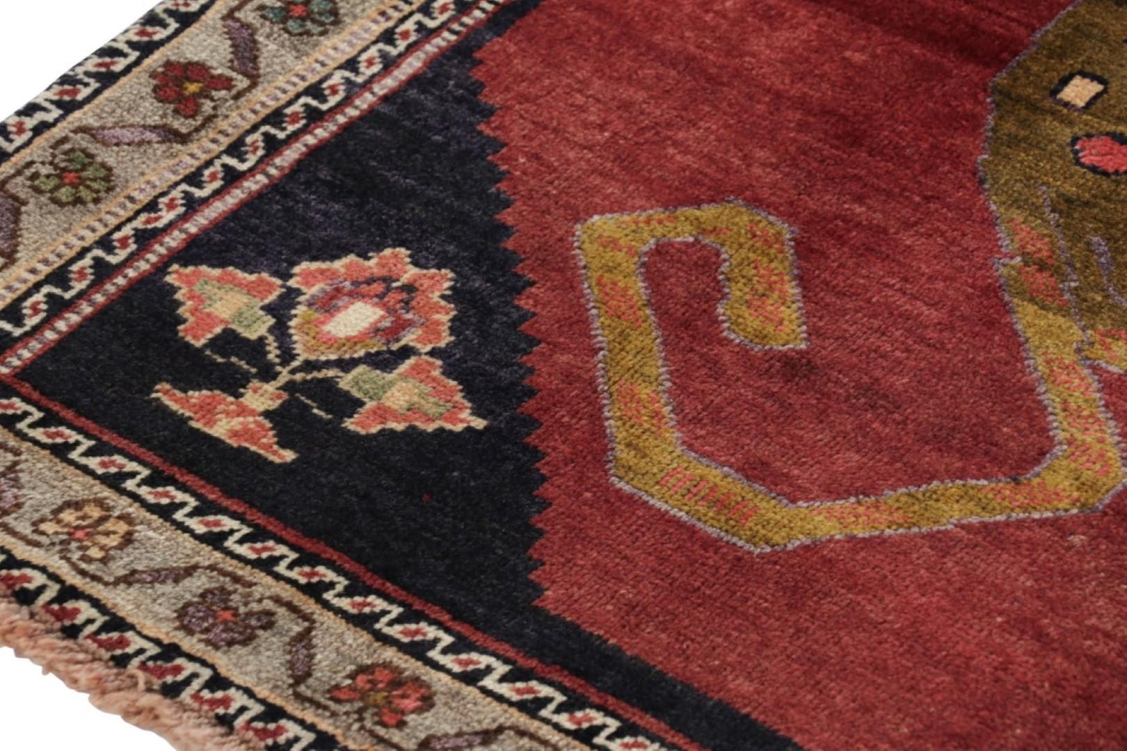 Mid-20th Century Vintage Gabbeh Persian Rug in Red with Lion Pictorial - Rug & Kilim For Sale