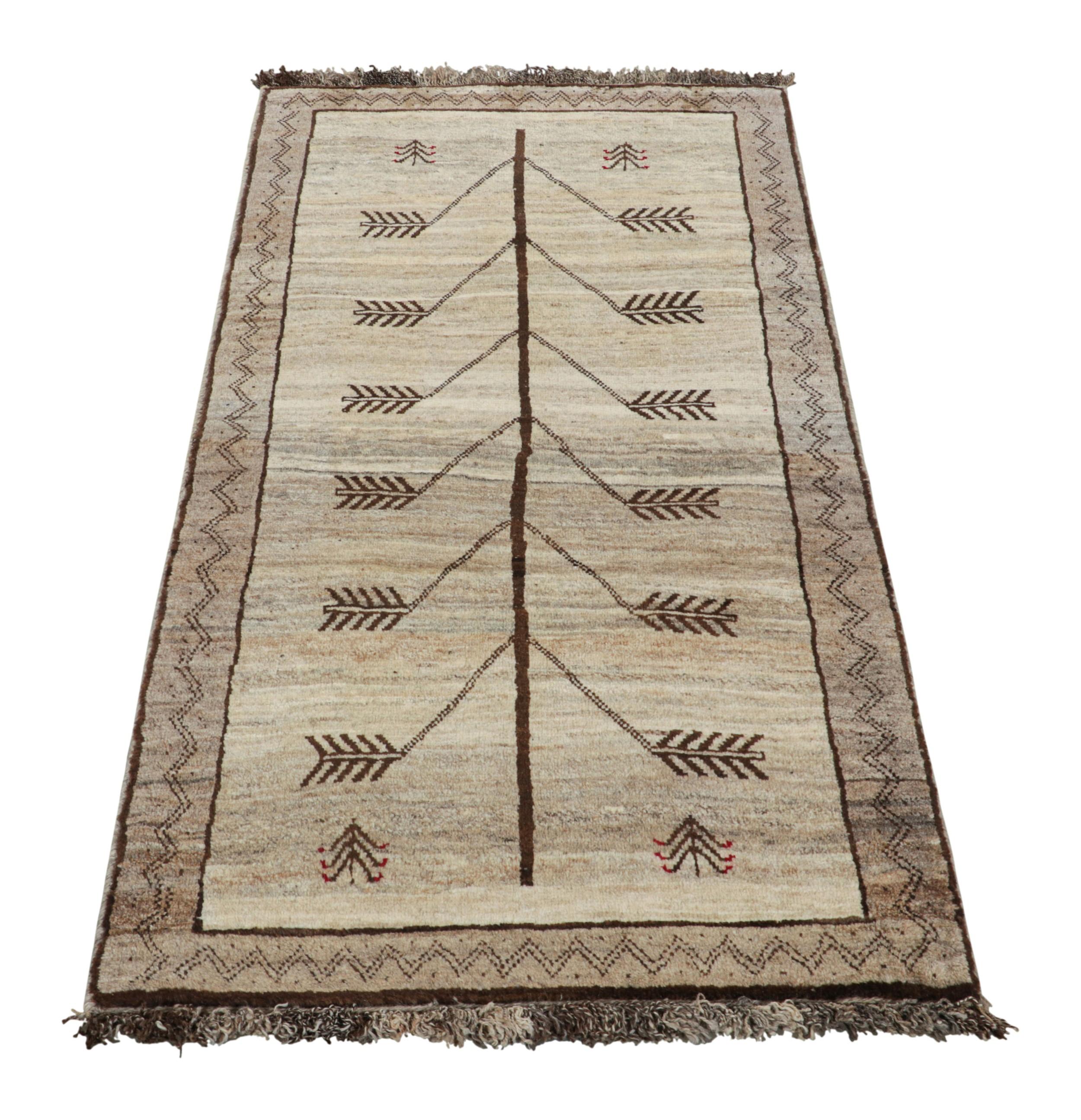 Noué à la main Tapis persan vintage Gabbeh en taupe avec motifs géométriques - Rug & Kilim en vente