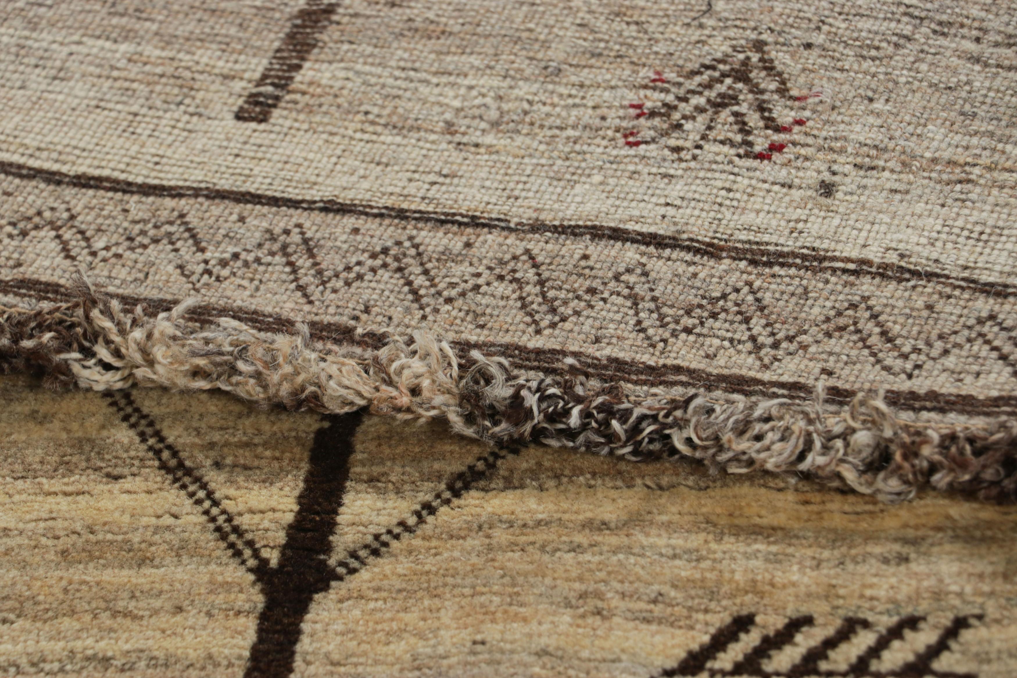 Milieu du XXe siècle Tapis persan vintage Gabbeh en taupe avec motifs géométriques - Rug & Kilim en vente