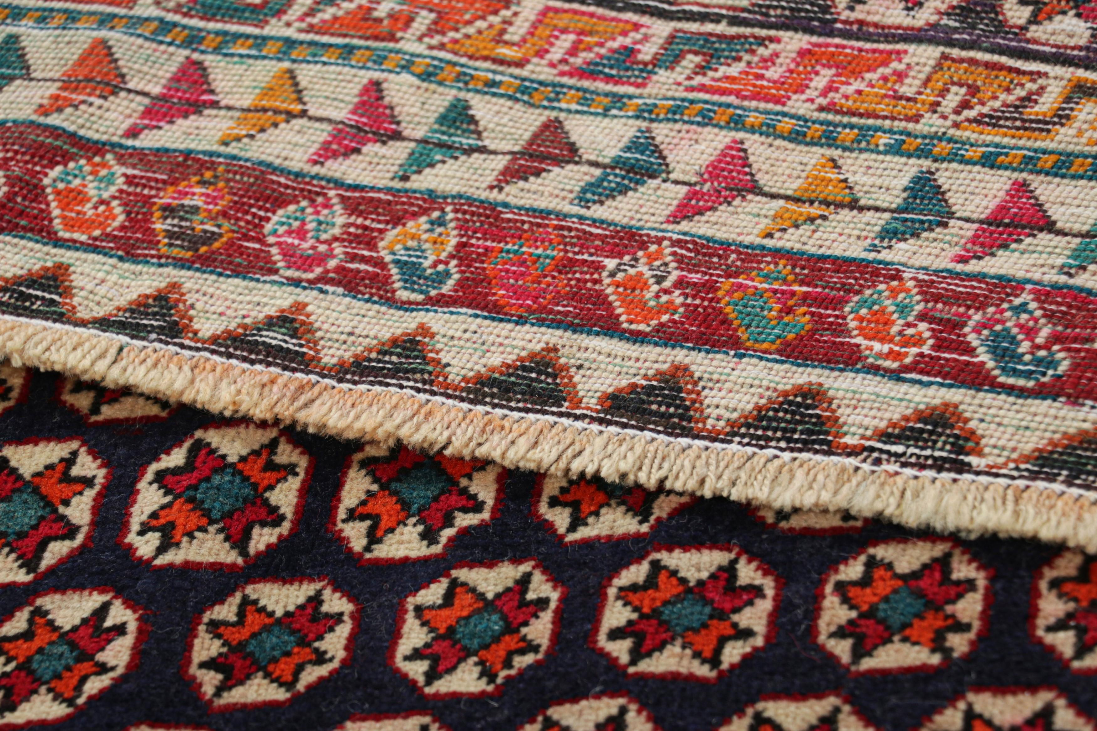 Alfombra persa Gabbeh vintage, índigo con vibrantes motivos geométricos - Rug & Kilim mediados del siglo XX en venta